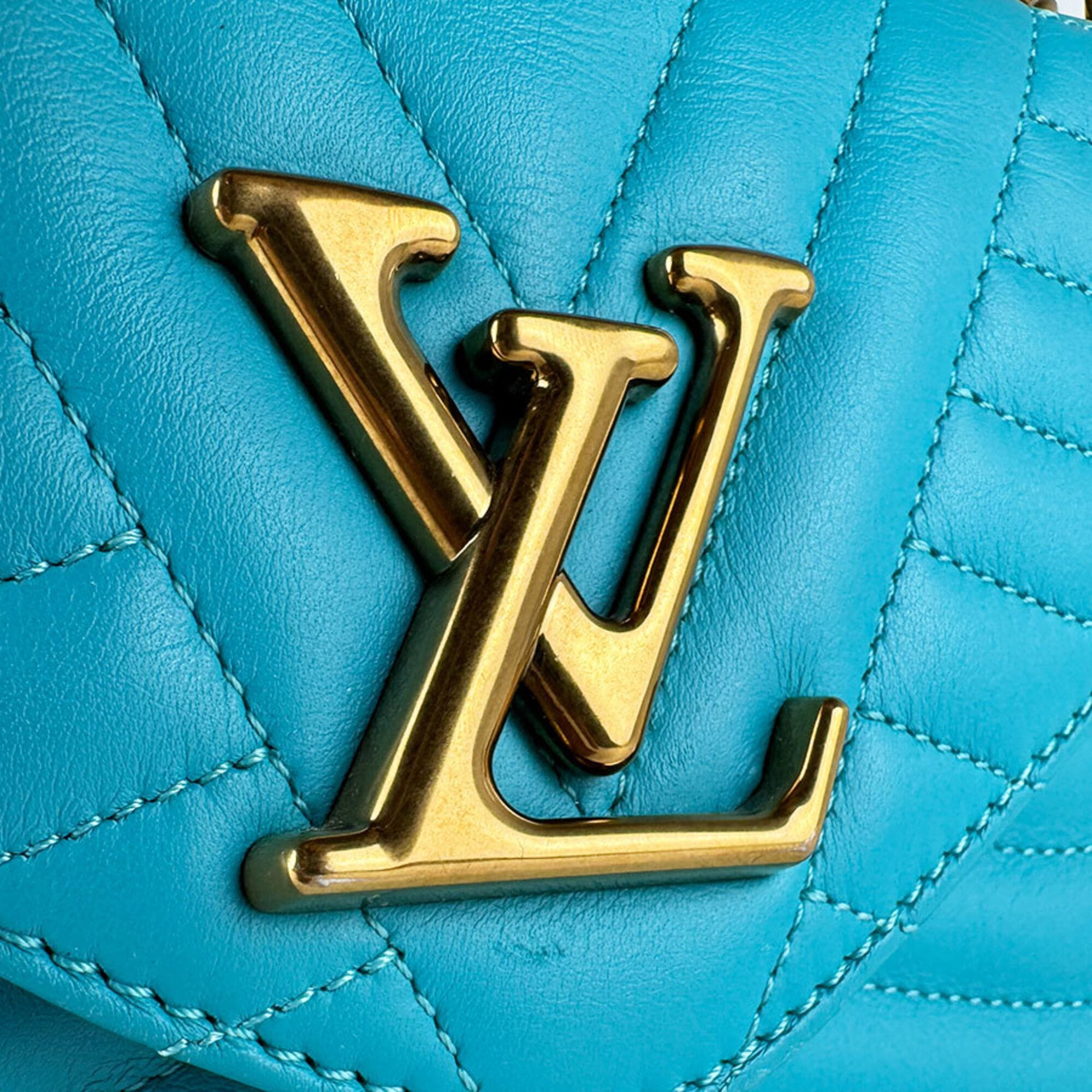 Louis Vuitton Turquoise Leather Shoulder Bag (Pre-Owned)