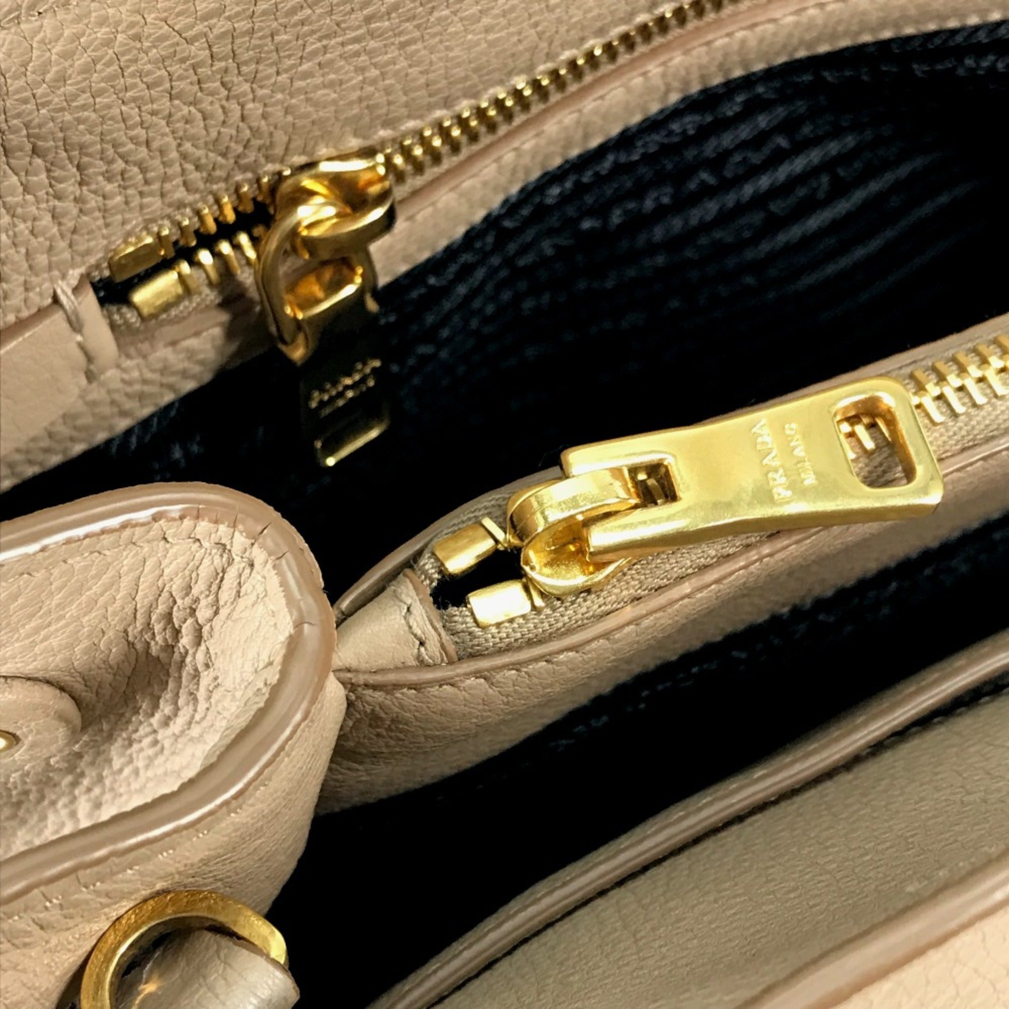 Prada Beige Leather Handbag (Pre-Owned)