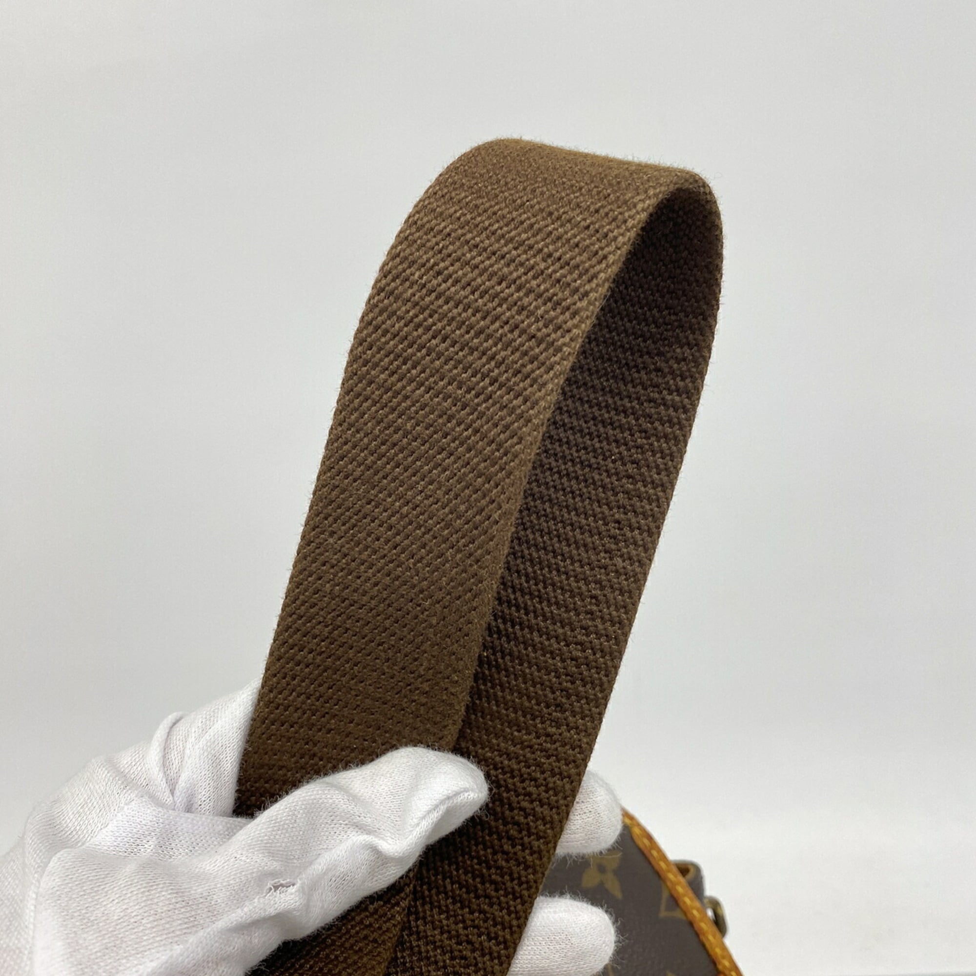 Louis Vuitton Brown Shoulder Bag (Pre-Owned)
