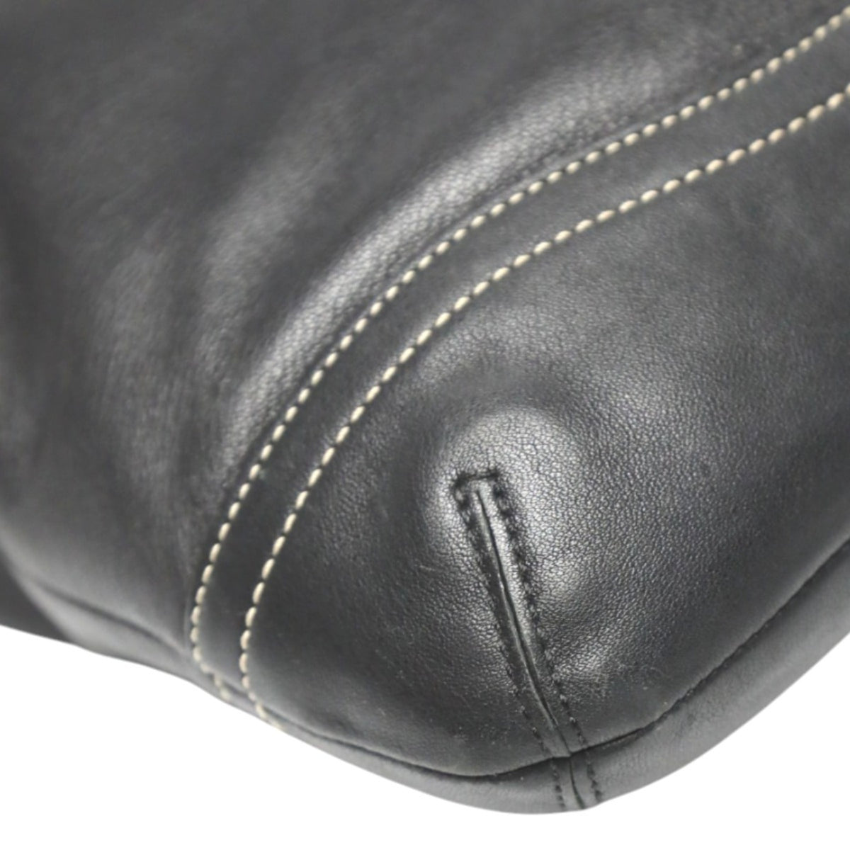 Coach Black Leather Shoulder Bag (Pre-Owned)