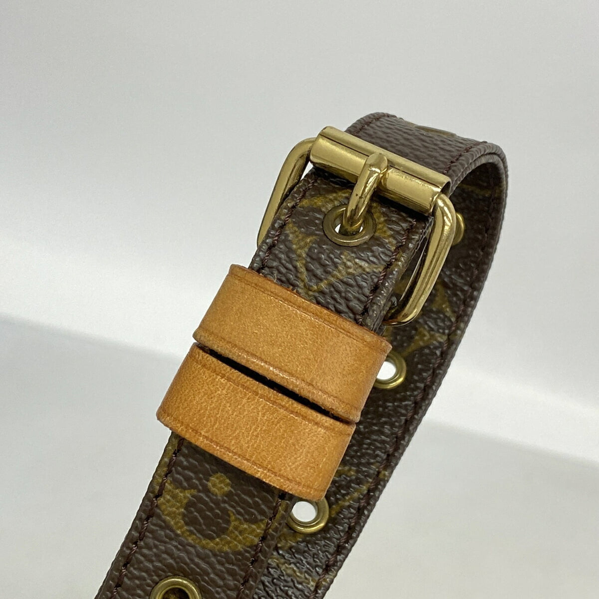 Louis Vuitton Brown Shoulder Bag (Pre-Owned)