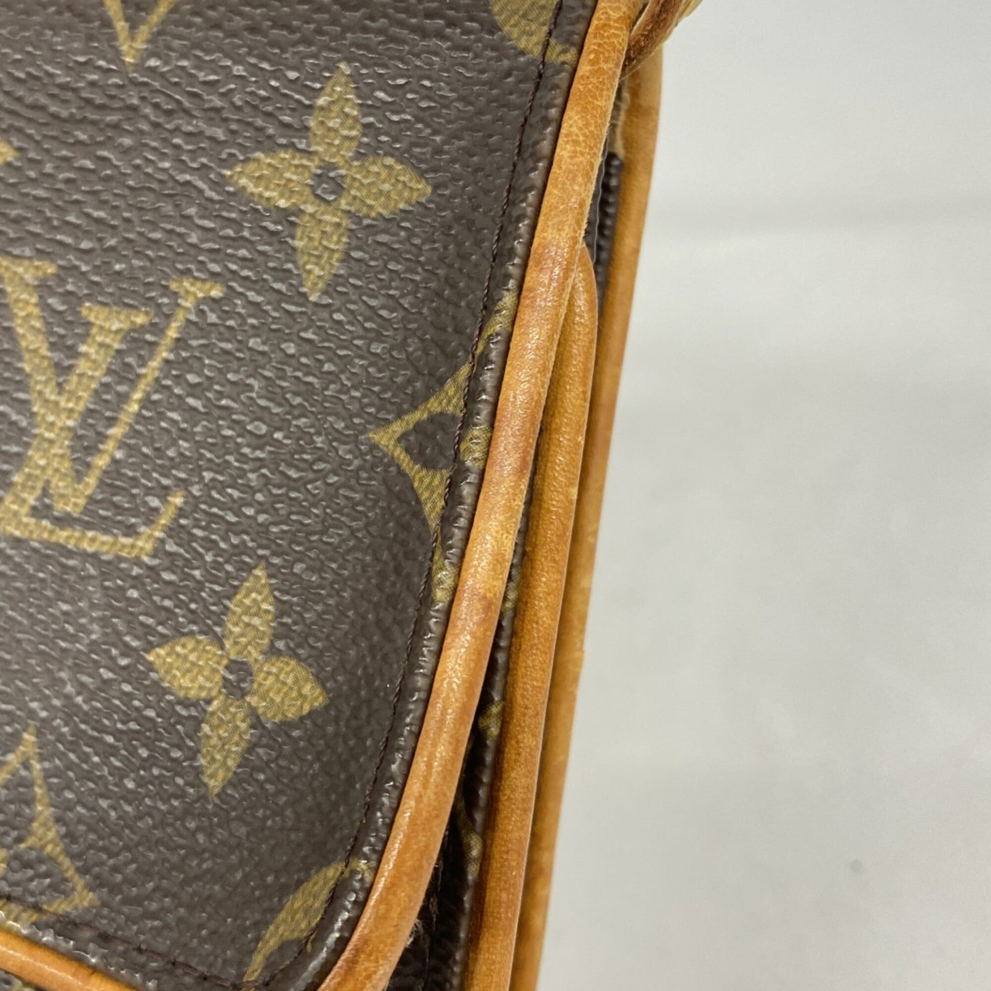 Louis Vuitton Brown Shoulder Bag (Pre-Owned)
