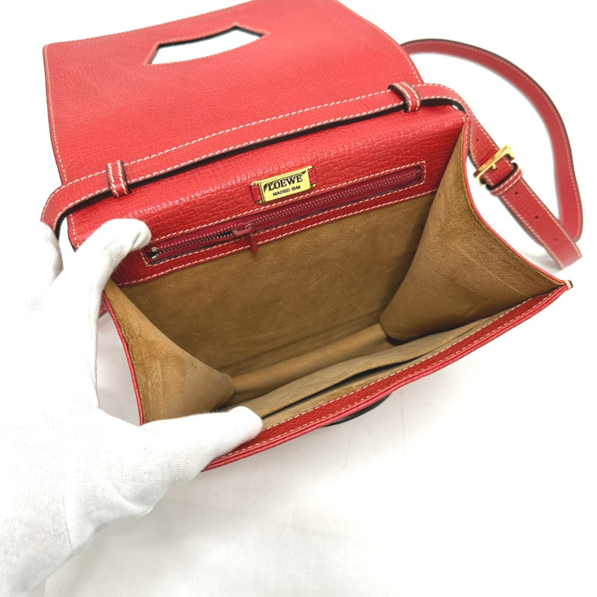 Loewe Red Leather Handbag (Pre-Owned)