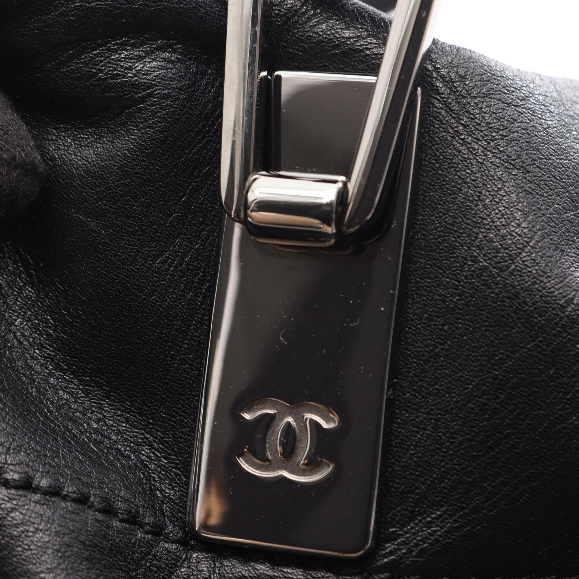Chanel Black Leather Handbag (Pre-Owned)