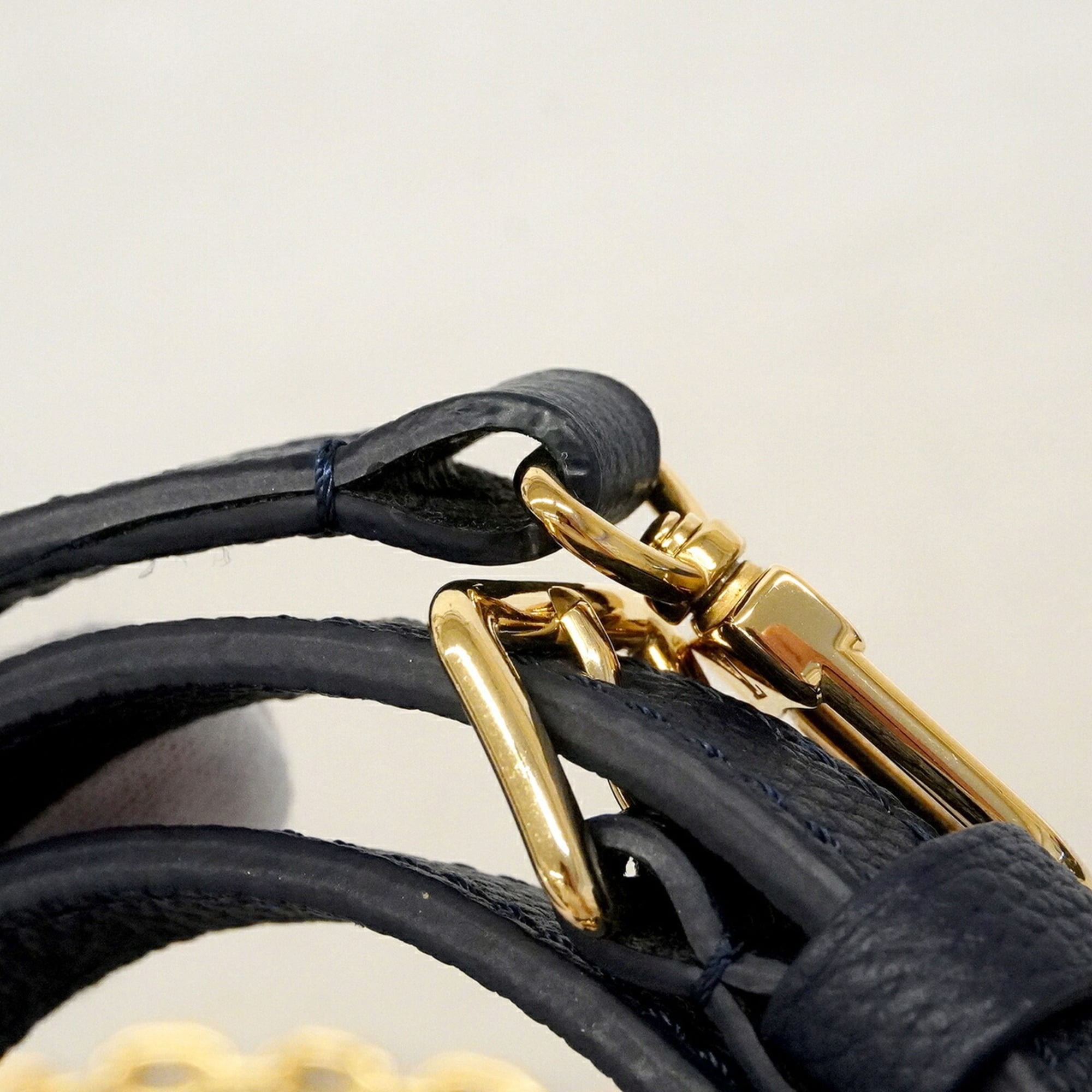 Louis Vuitton Cream Navy Shoulder Bag (Pre-Owned)