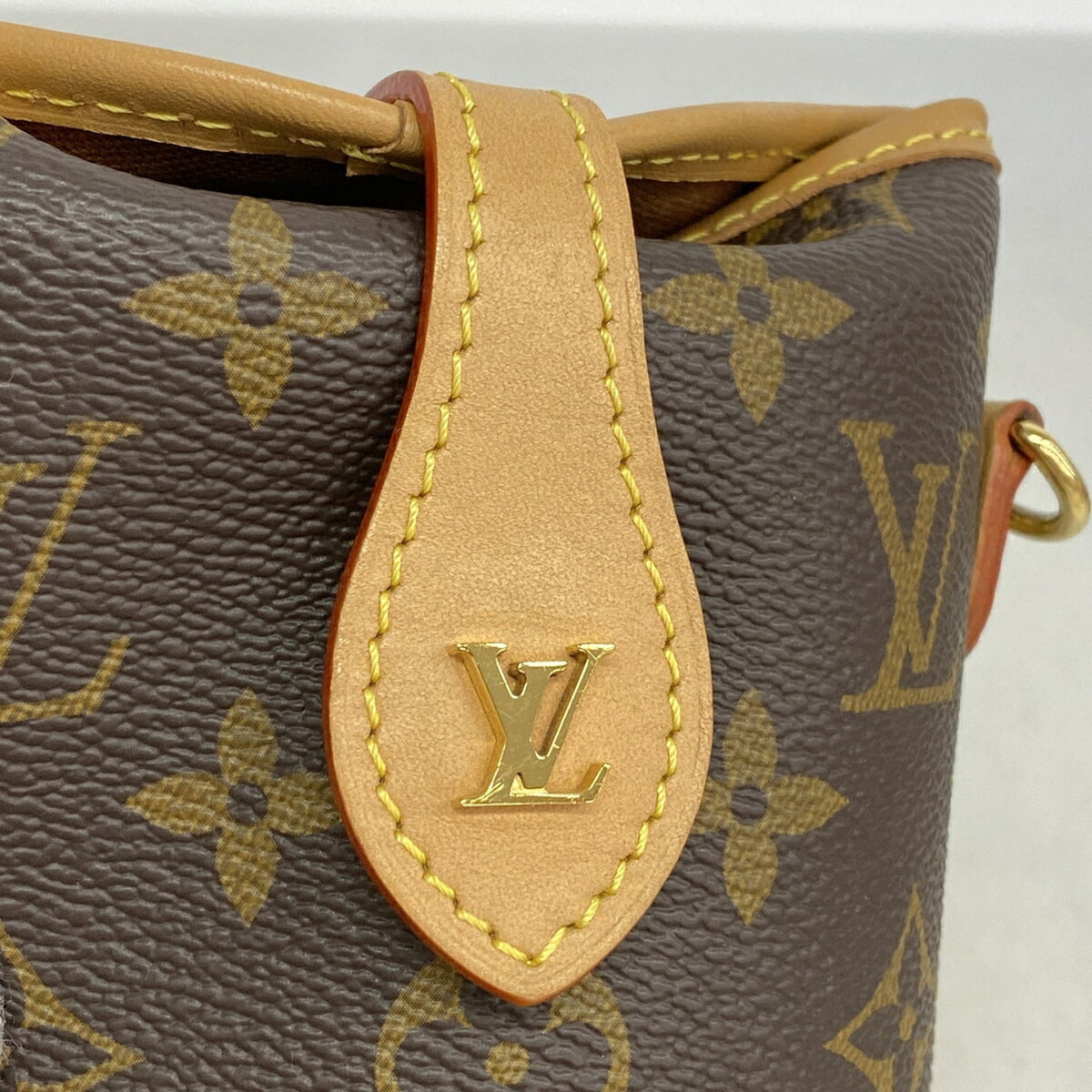 Louis Vuitton Brown Shoulder Bag (Pre-Owned)