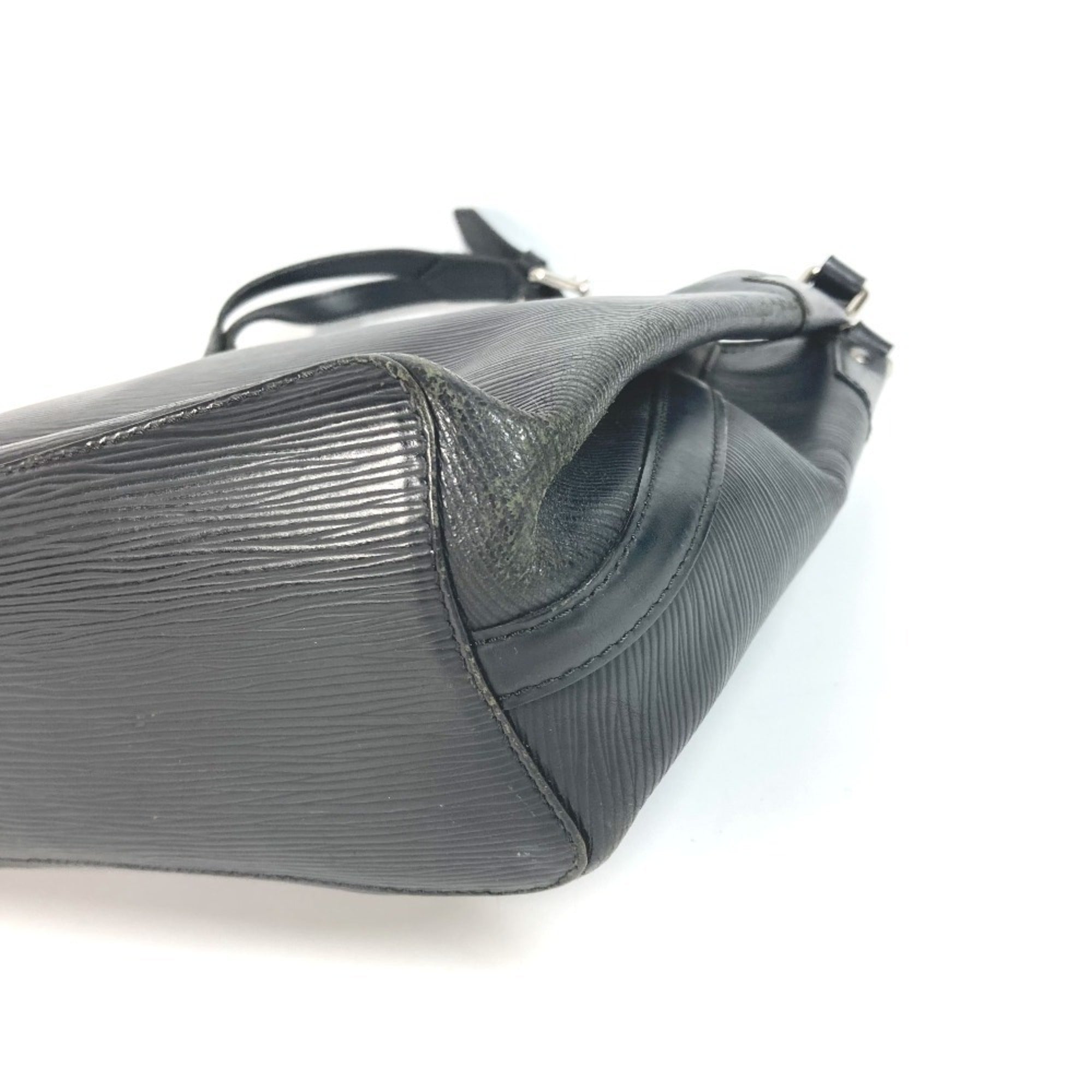 Louis Vuitton Black Noir Epi Leather Shoulder Bag (Pre-Owned)