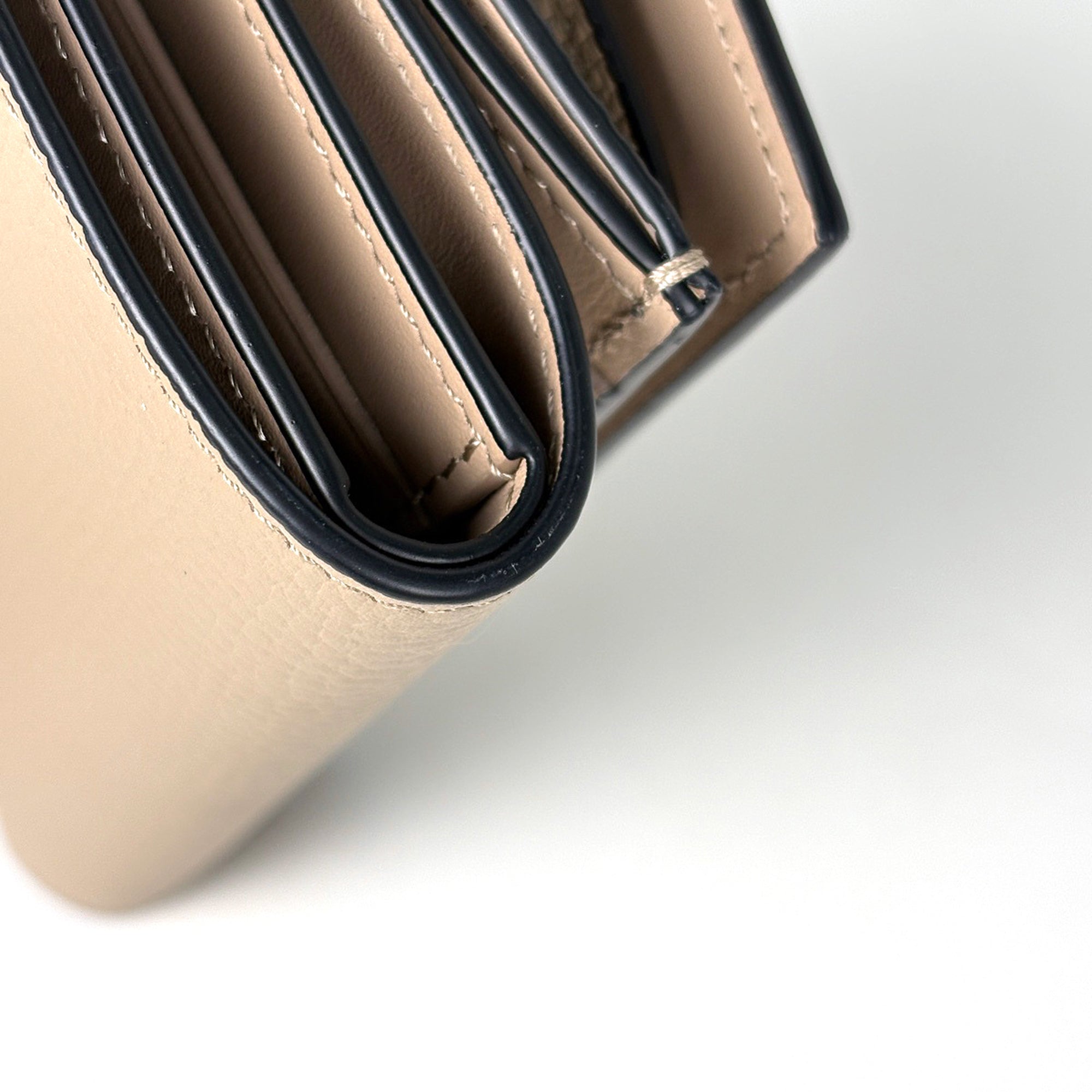 Loewe Grayish Leather Wallet (Tri-Fold) (Pre-Owned)