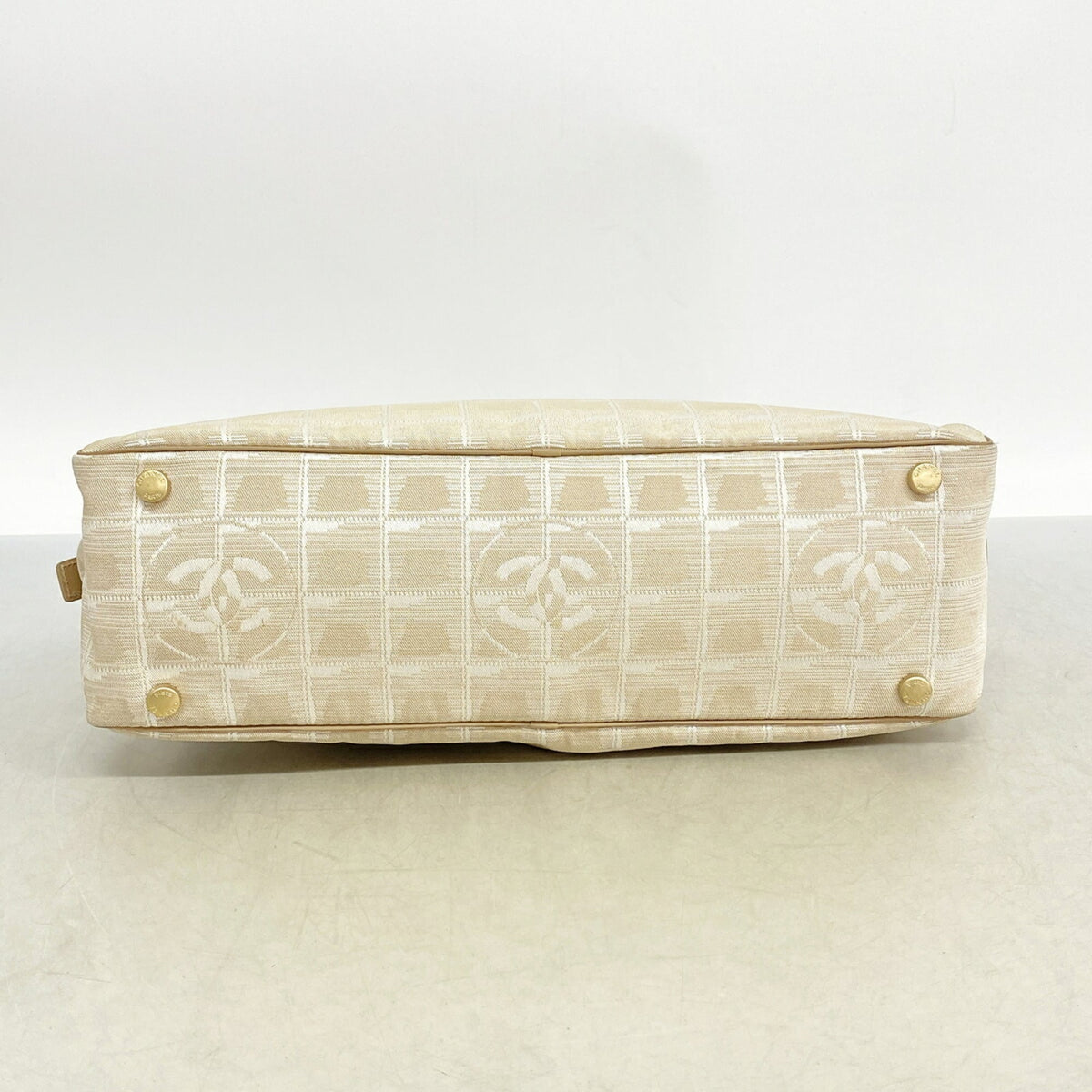 Chanel Beige Nylon Handbag (Pre-Owned)
