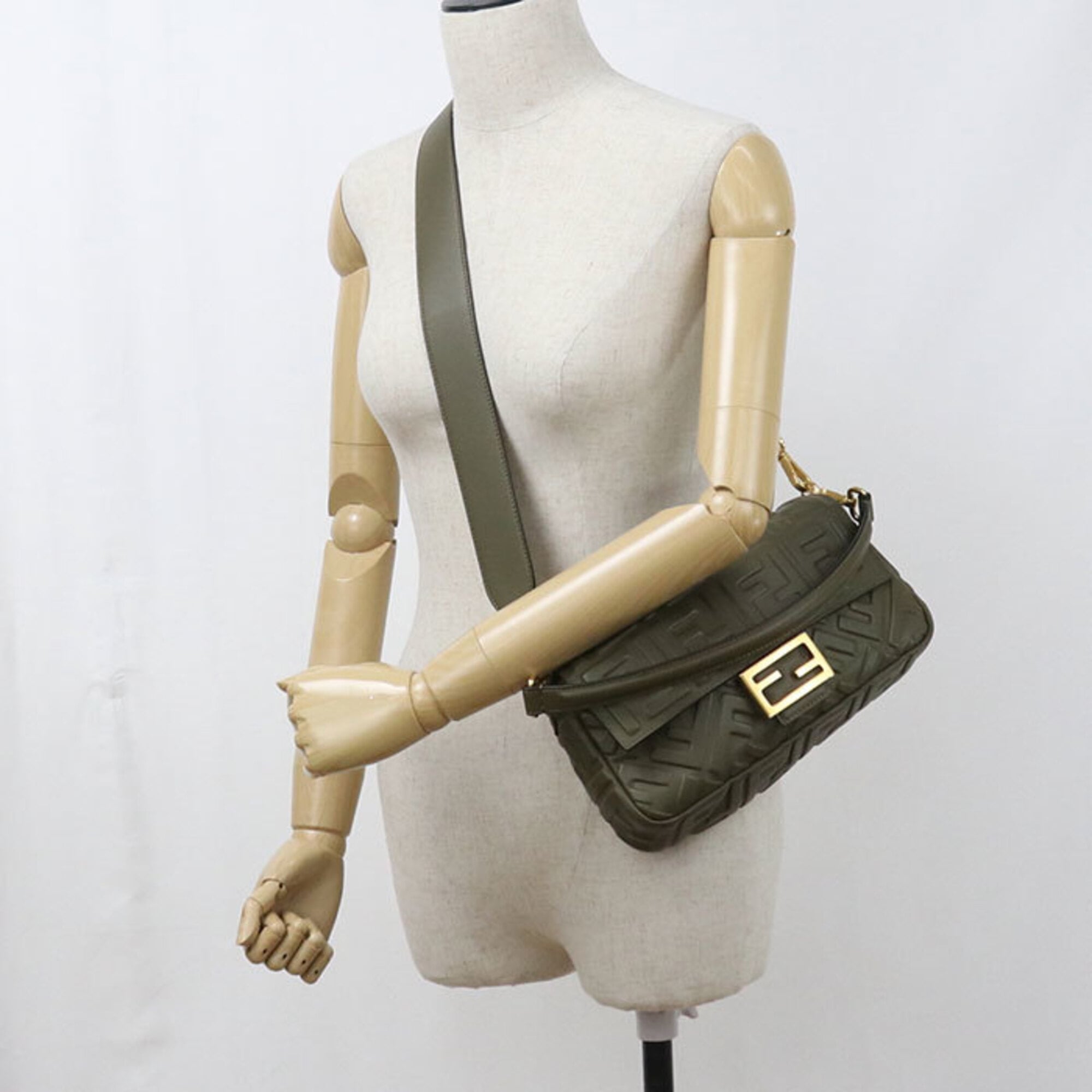 Fendi Khaki Leather Handbag (Pre-Owned)
