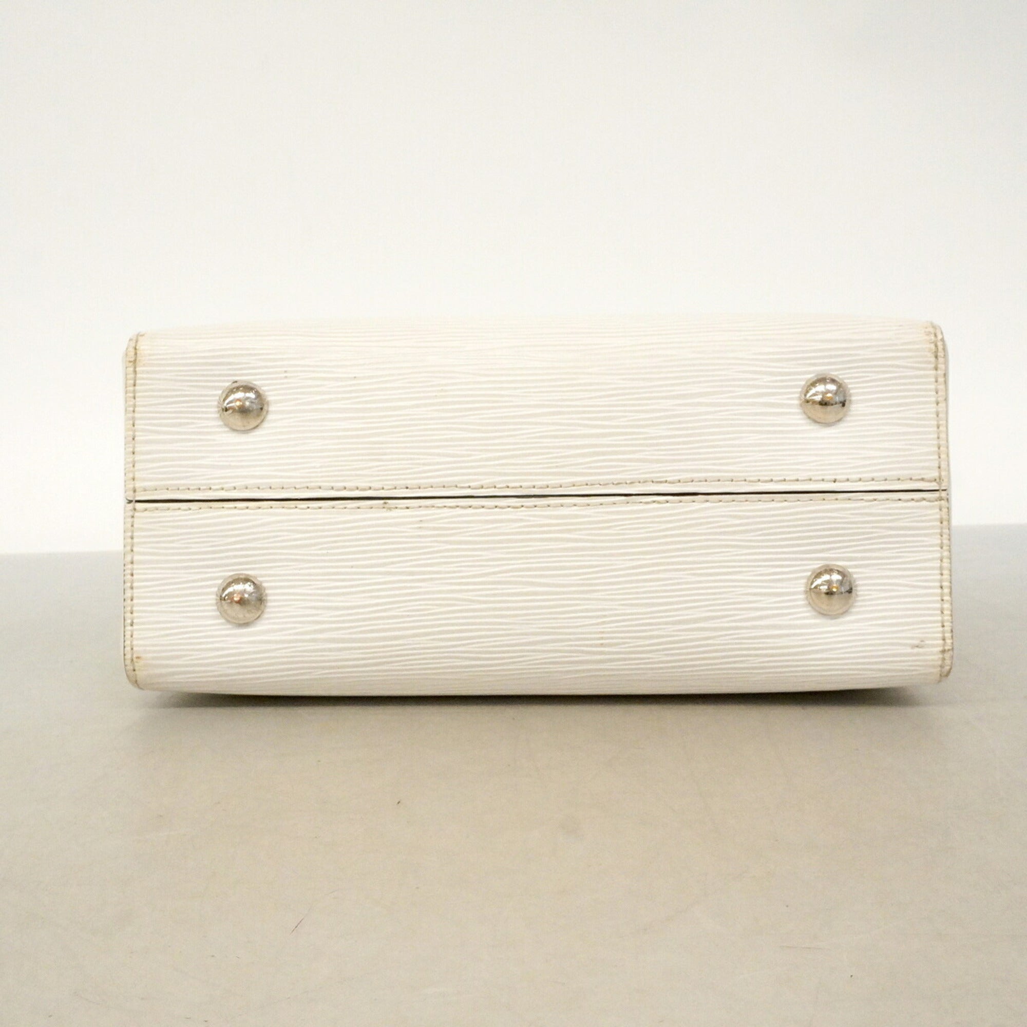 Louis Vuitton Blanc Handbag (Pre-Owned)