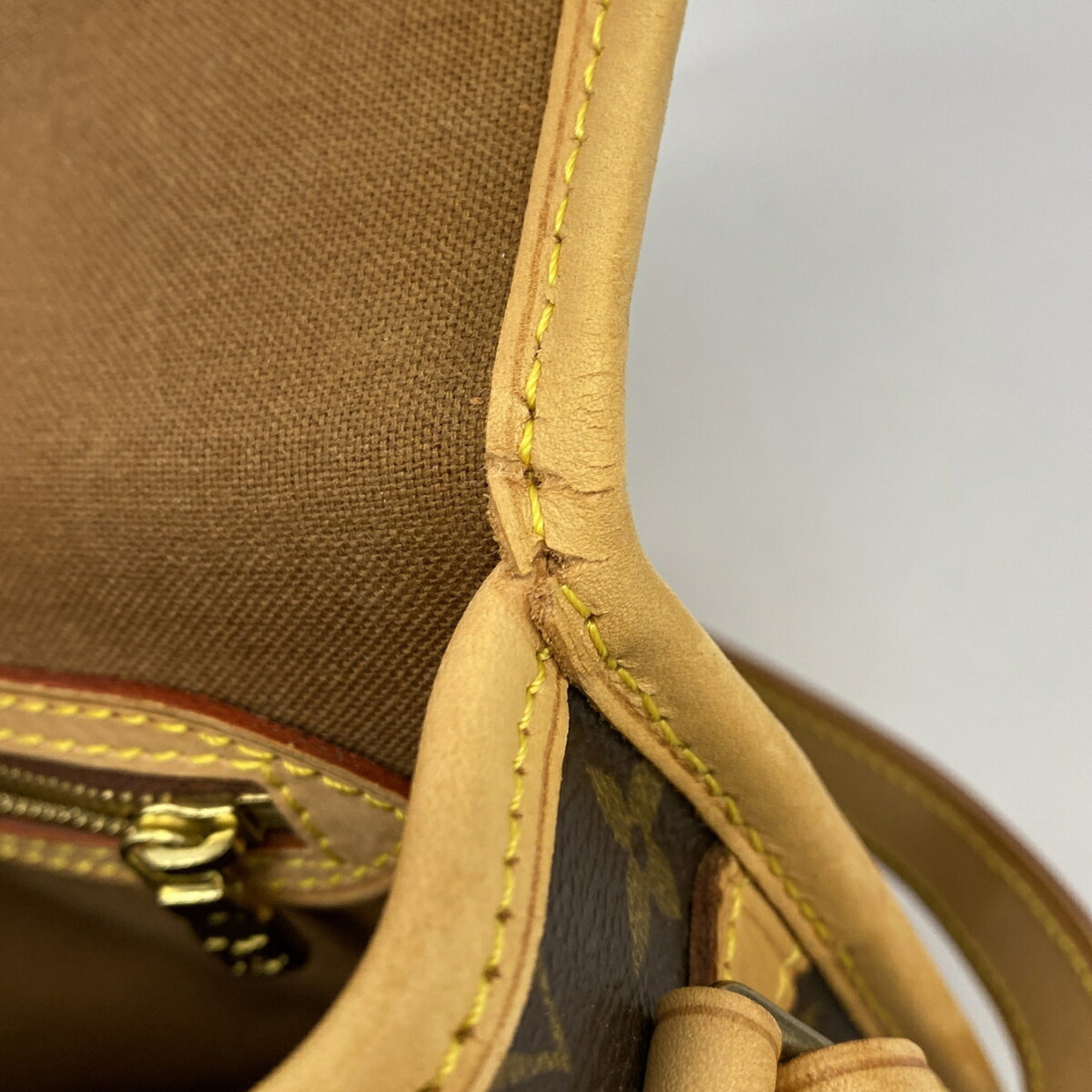 Louis Vuitton Brown Shoulder Bag (Pre-Owned)