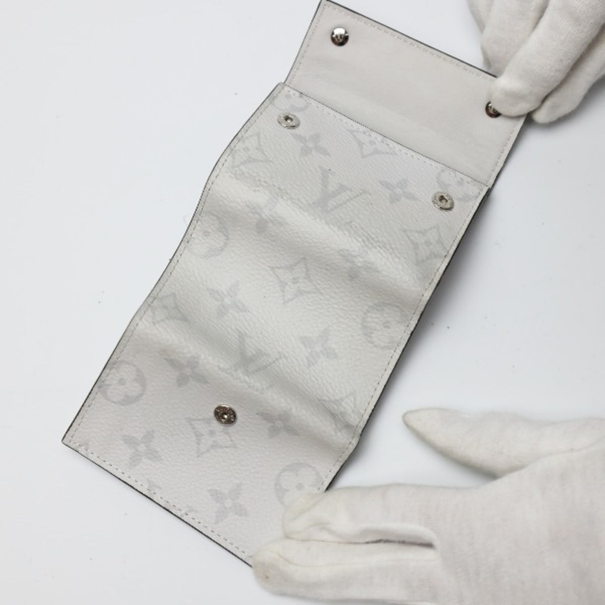Louis Vuitton Blanc Wallet (Tri-Fold) (Pre-Owned)
