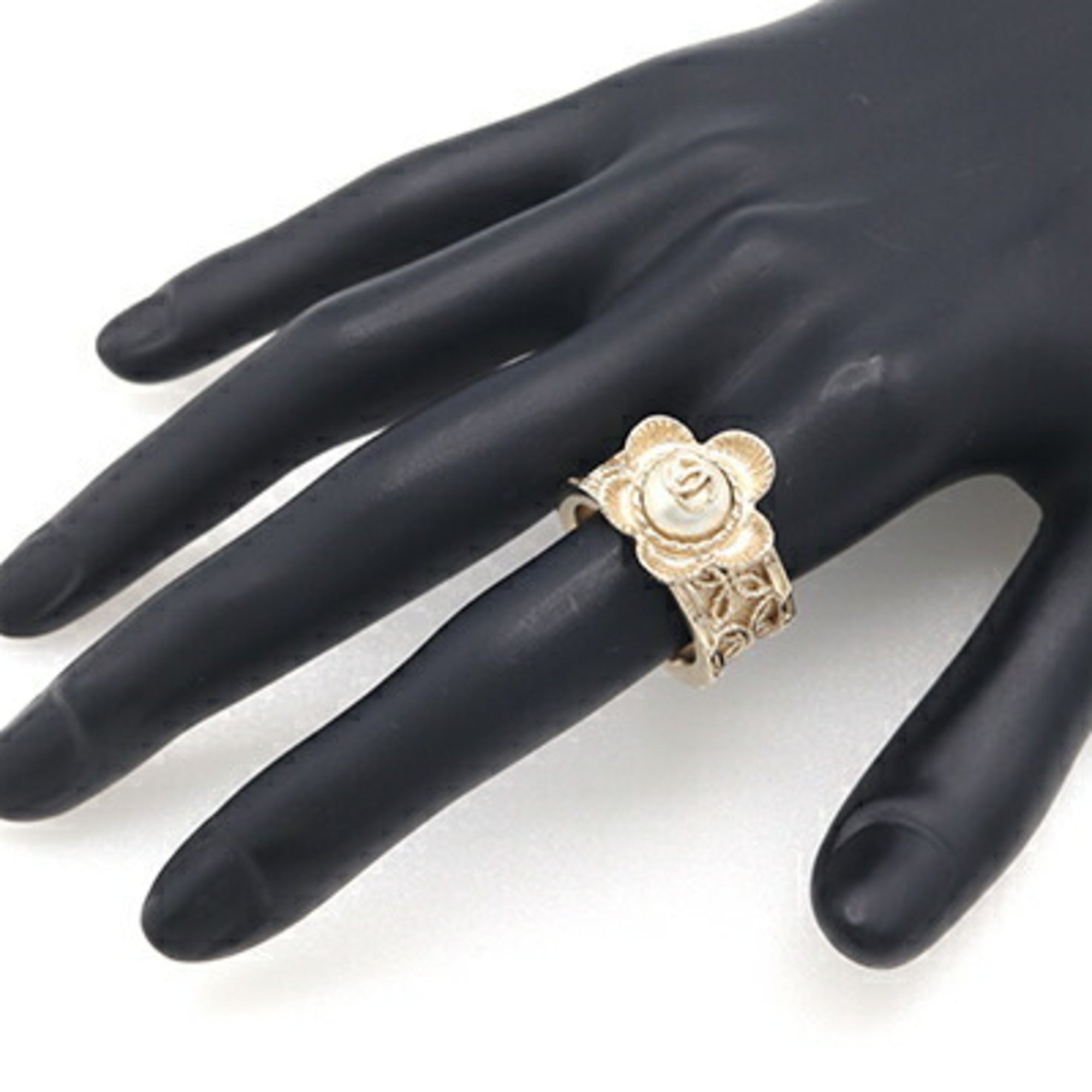 Chanel Gold Metal Band Ring (Pre-Owned)