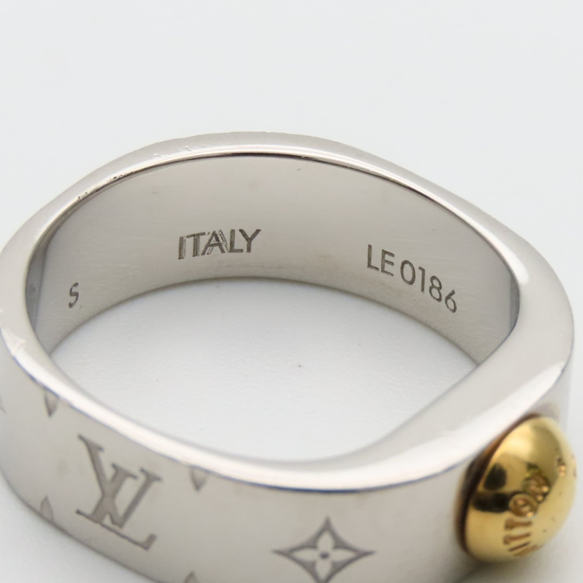 Louis Vuitton Silver Metal Band Ring (Pre-Owned)
