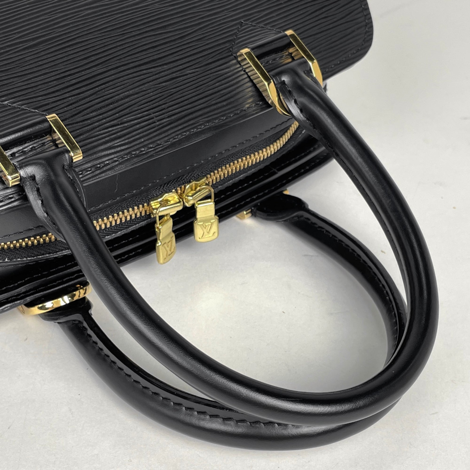 Louis Vuitton Black Noir Epi Leather Handbag (Pre-Owned)