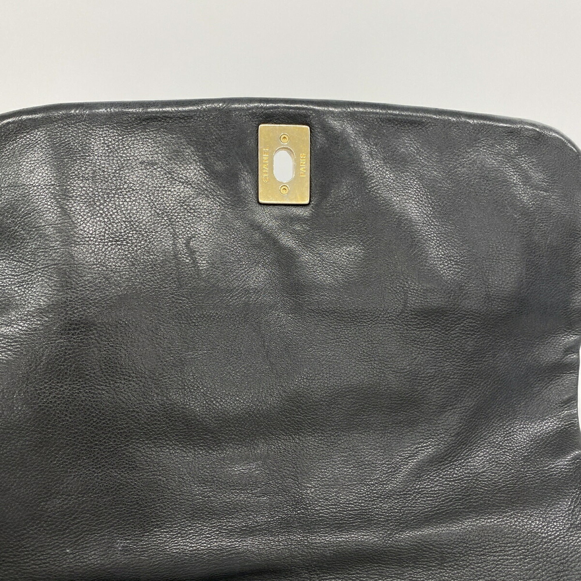 Chanel Black Leather Shoulder Bag (Pre-Owned)