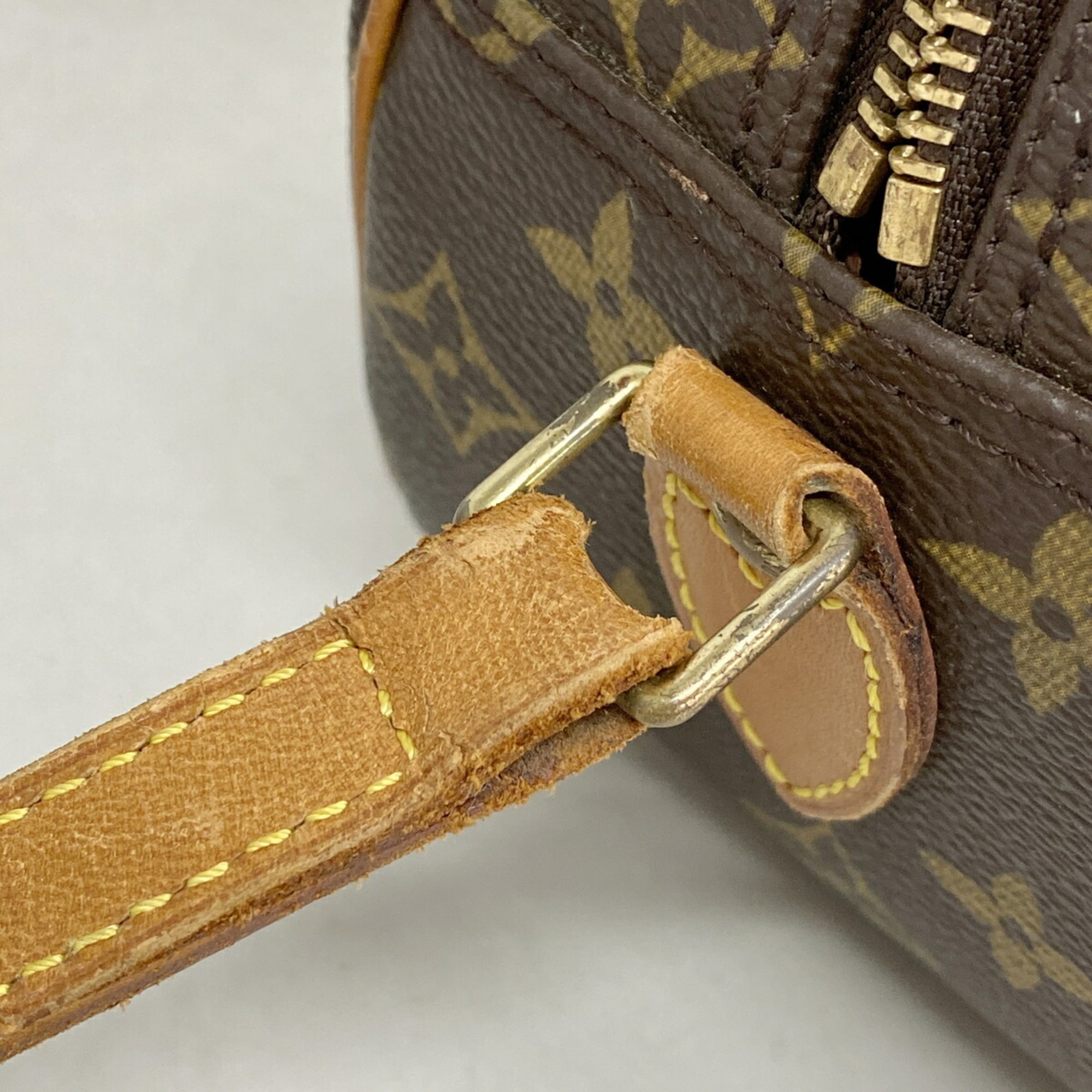Louis Vuitton Brown Shoulder Bag (Pre-Owned)