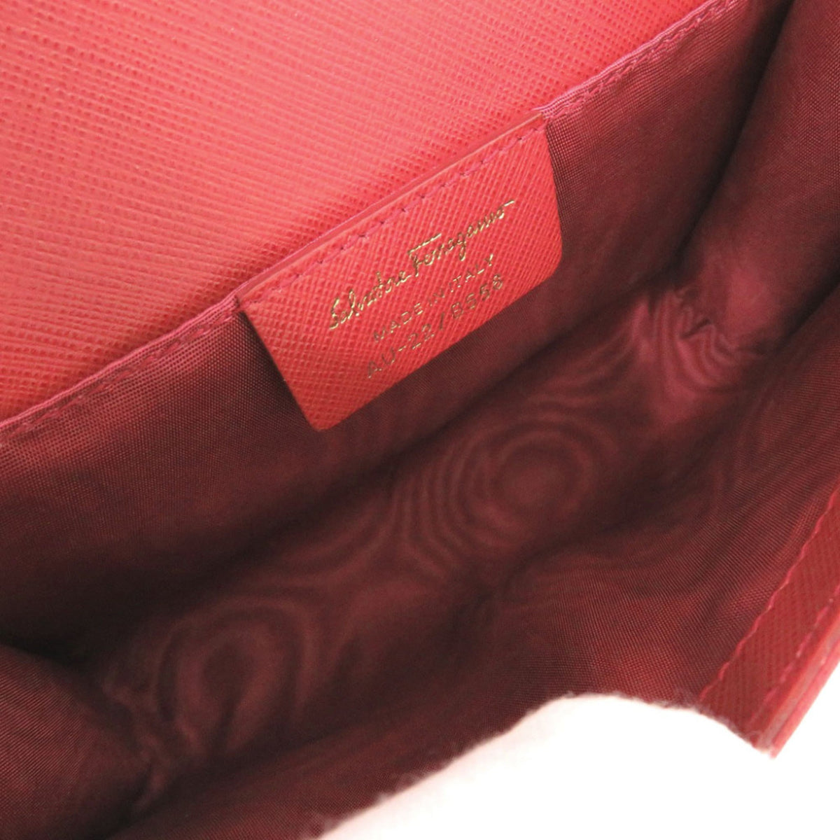 Salvatore Ferragamo Red Color Leather Shoulder Bag (Pre-Owned)