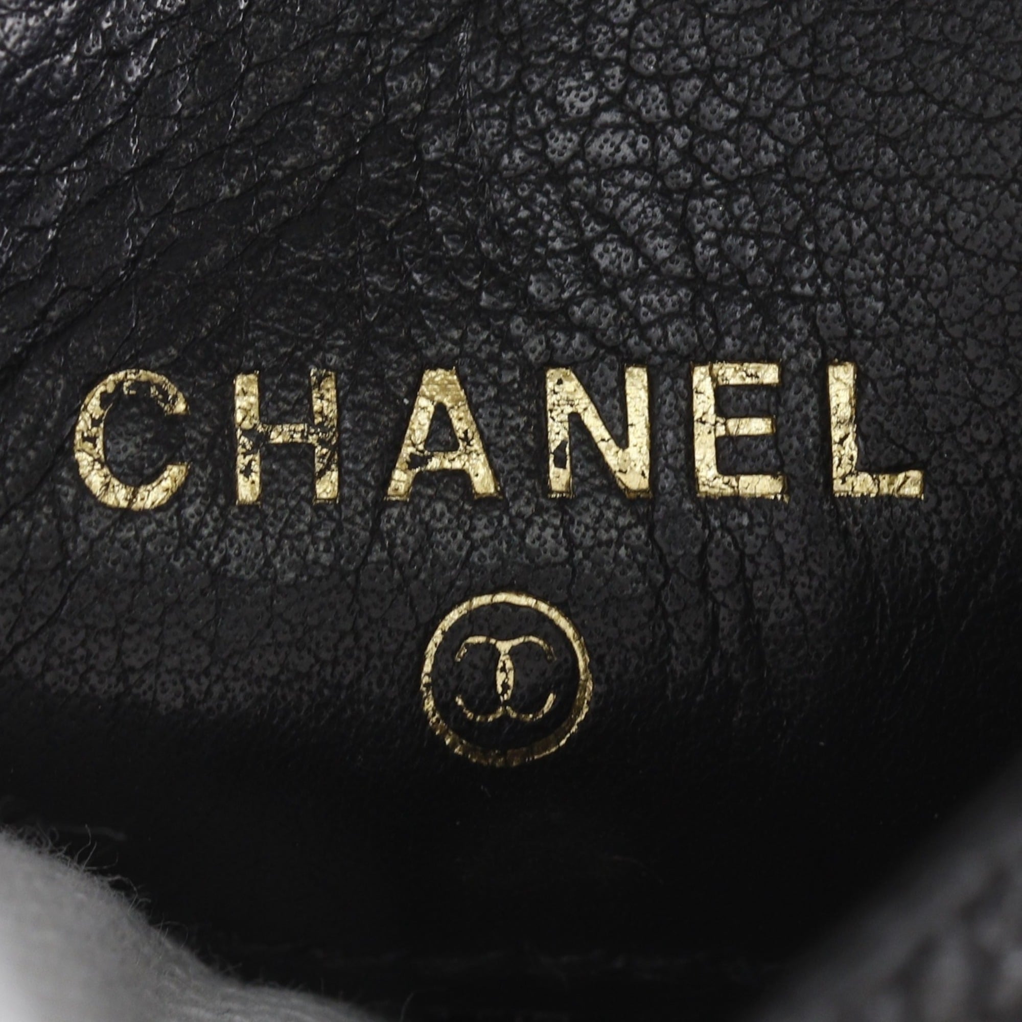 Chanel Black Grained Calfskin Pochette Shoulder Bag (Pre-Owned)