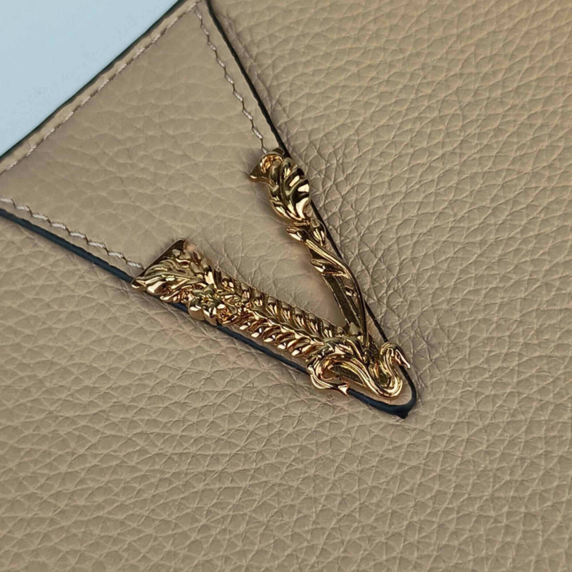 Versace Beige Leather Long Wallet (Bi-Fold) (Pre-Owned)