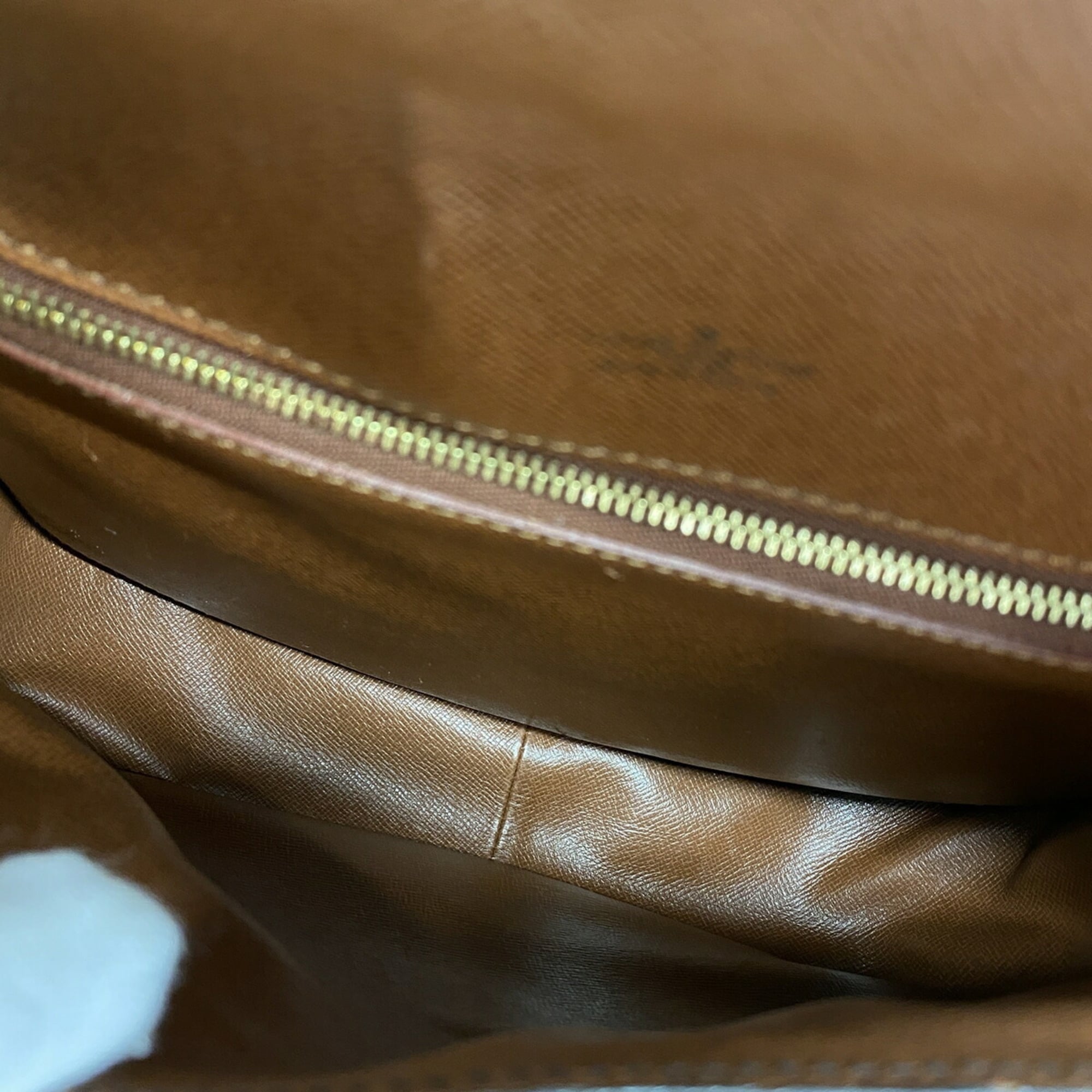 Louis Vuitton Brown Shoulder Bag (Pre-Owned)