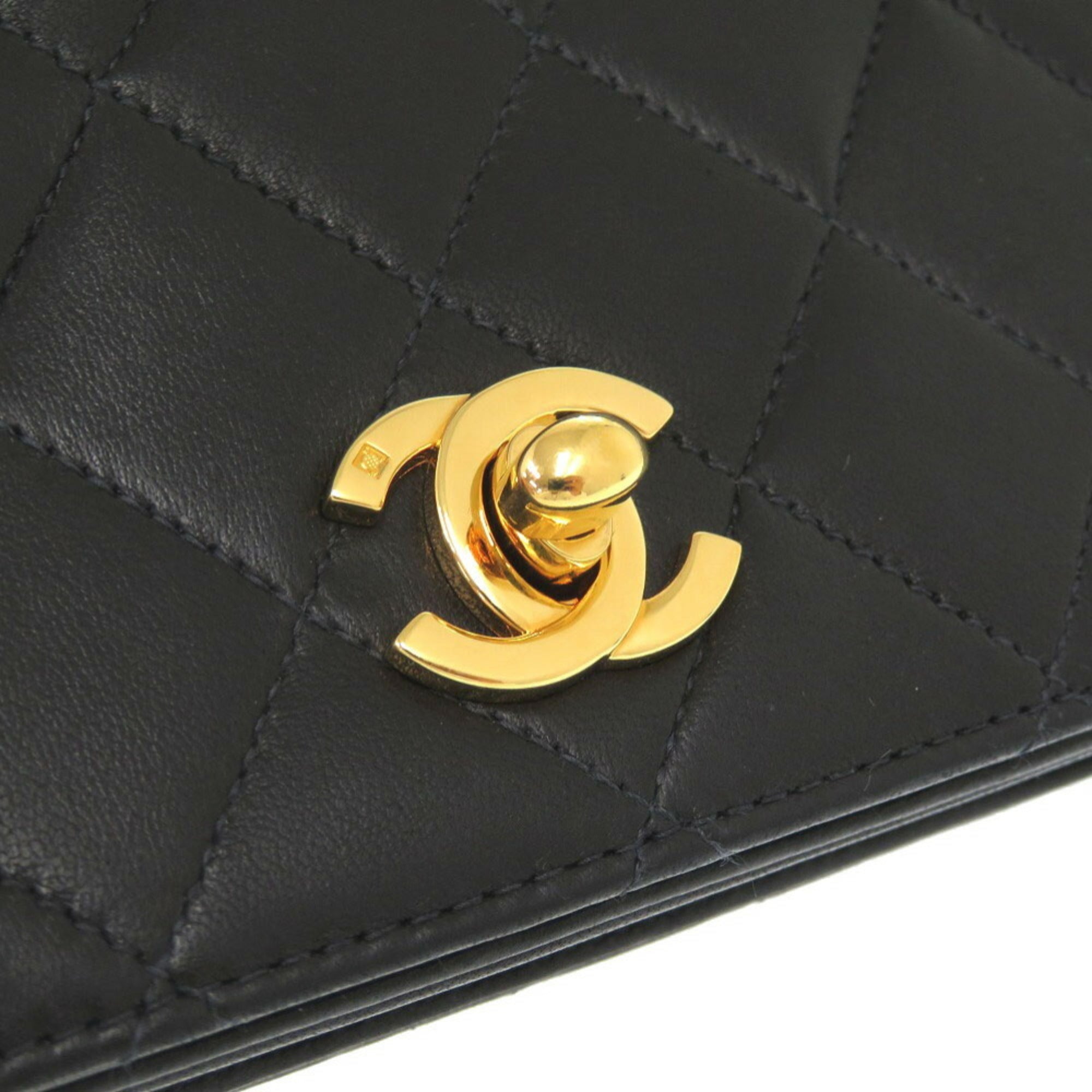 Chanel Matelasse Black Leather Shoulder Bag (Pre-Owned)