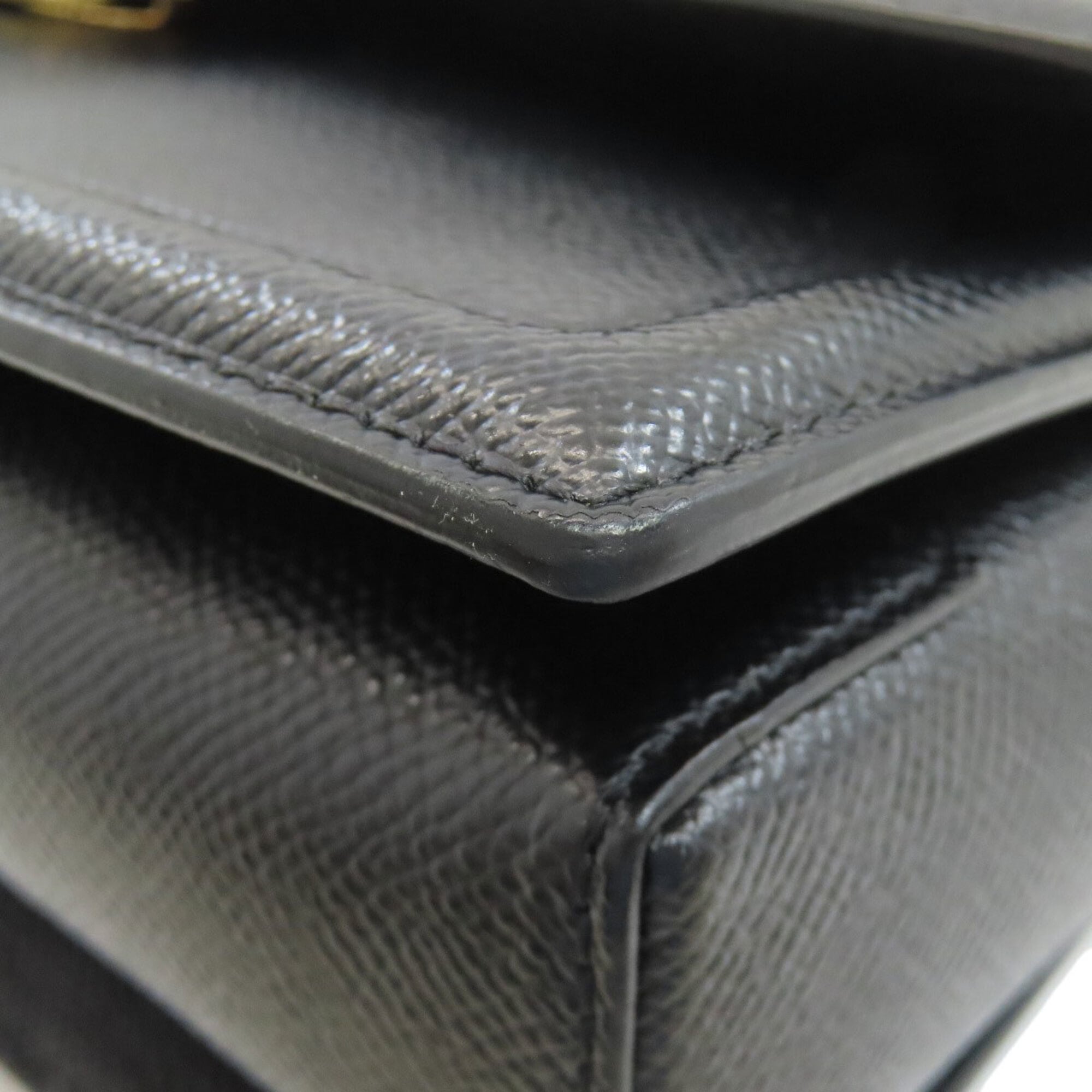 Salvatore Ferragamo Black Leather Shoulder Bag (Pre-Owned)