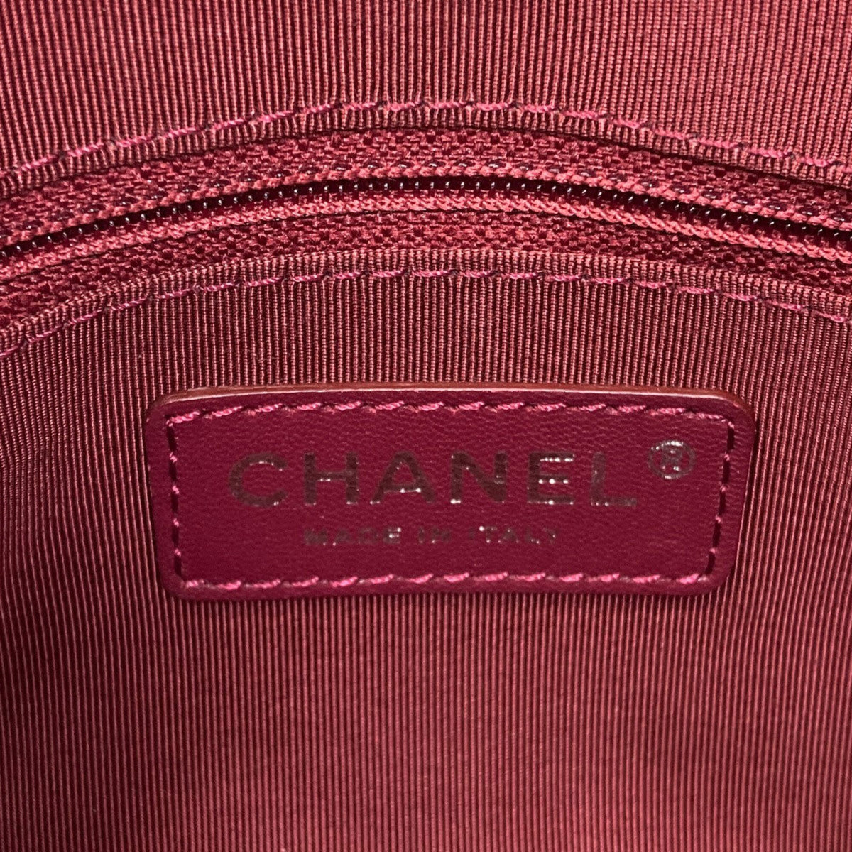 Chanel Black Leather Shoulder Bag (Pre-Owned)