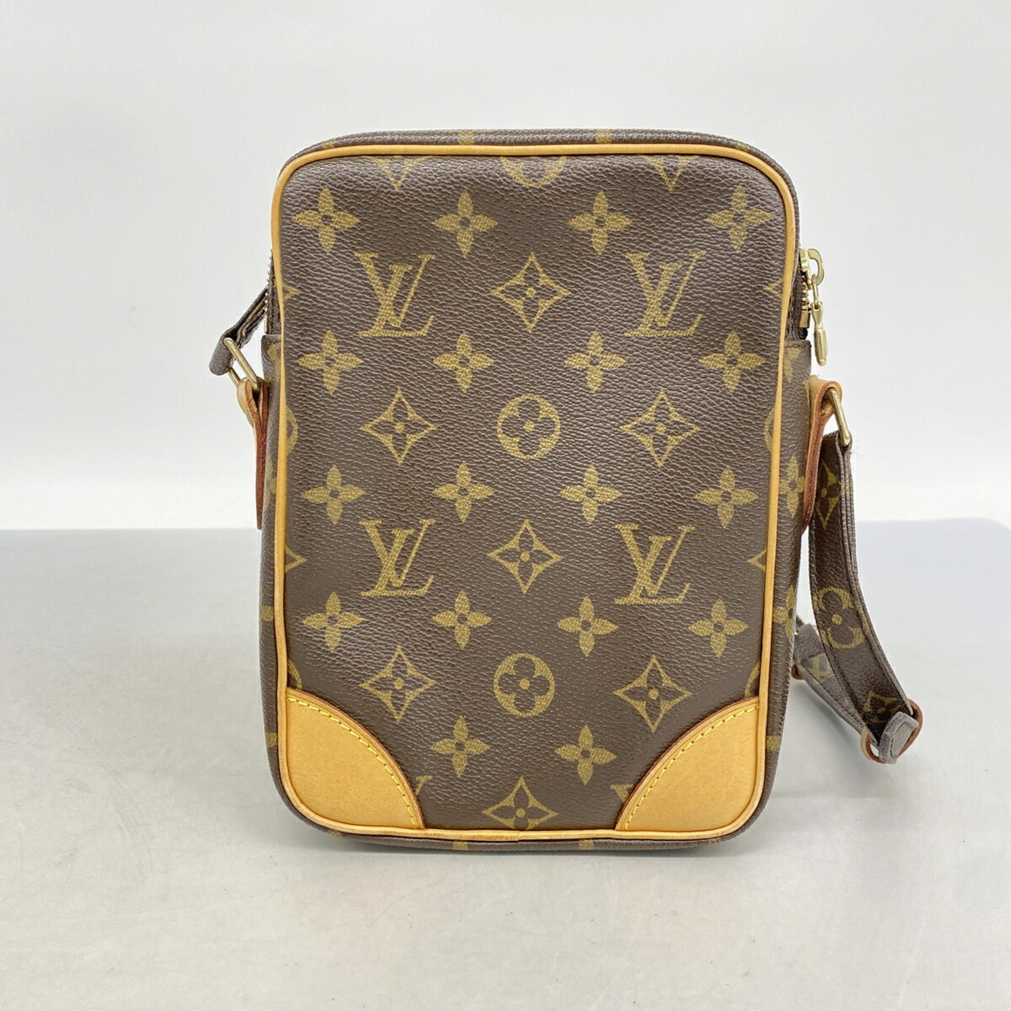 Louis Vuitton Brown Shoulder Bag (Pre-Owned)
