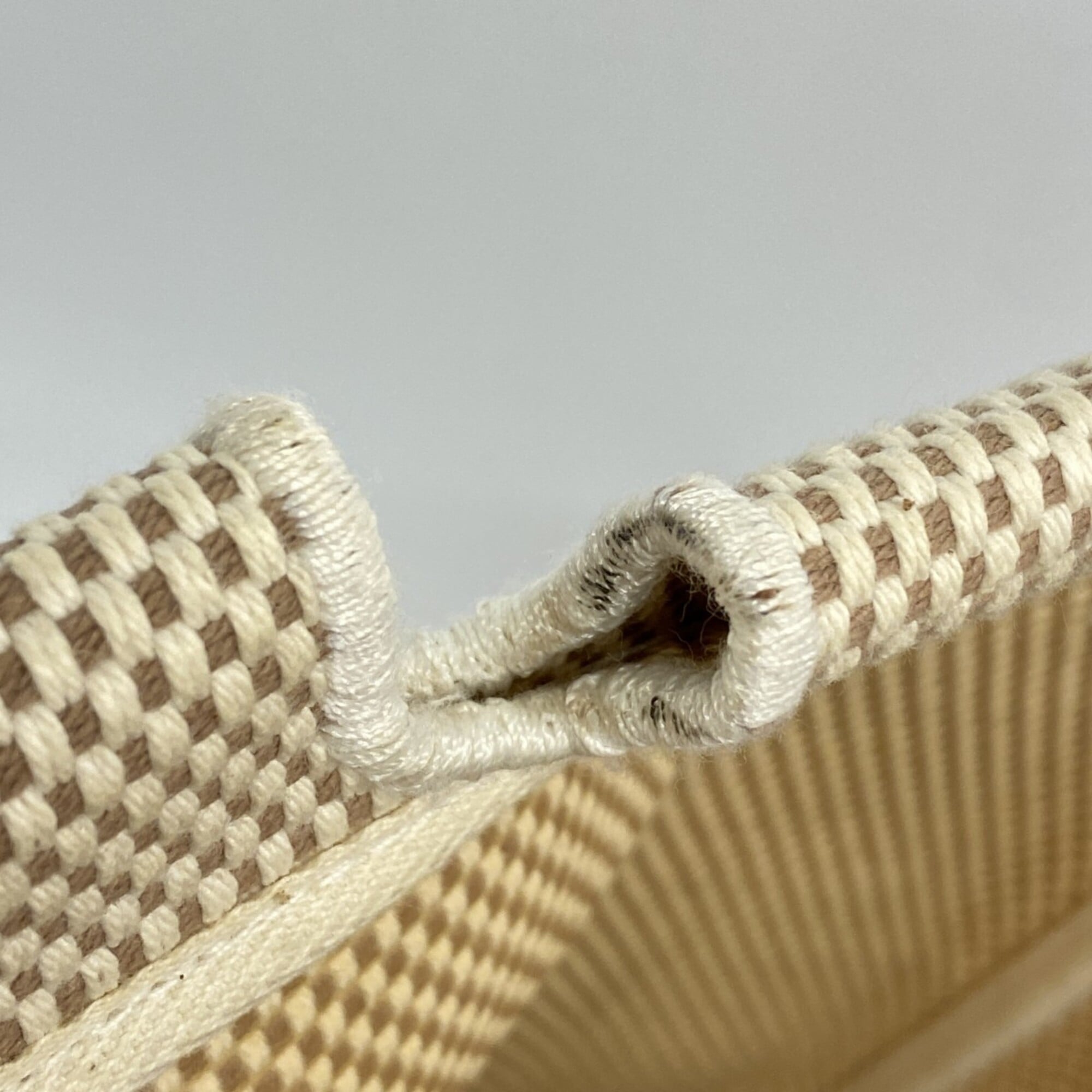 Hermes Natural Handbag (Pre-Owned)