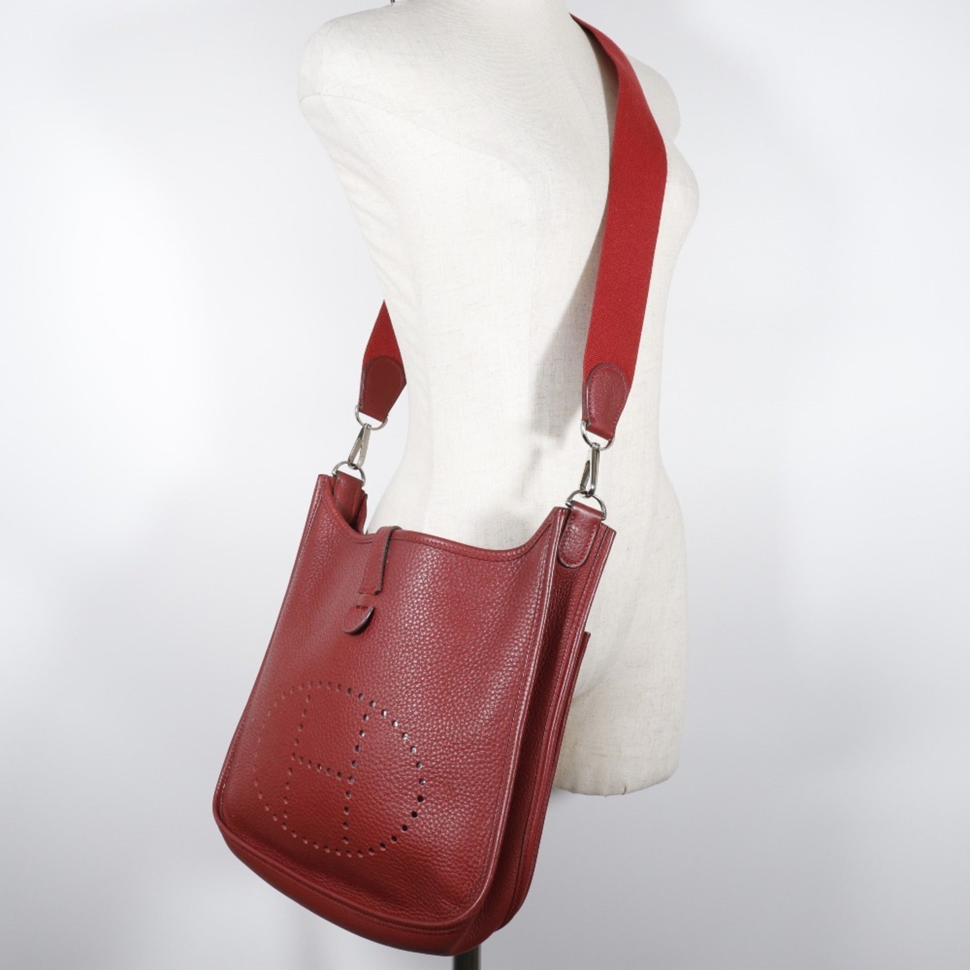 Hermes Red Color Taurillon Clemence Leather Shoulder Bag (Pre-Owned)