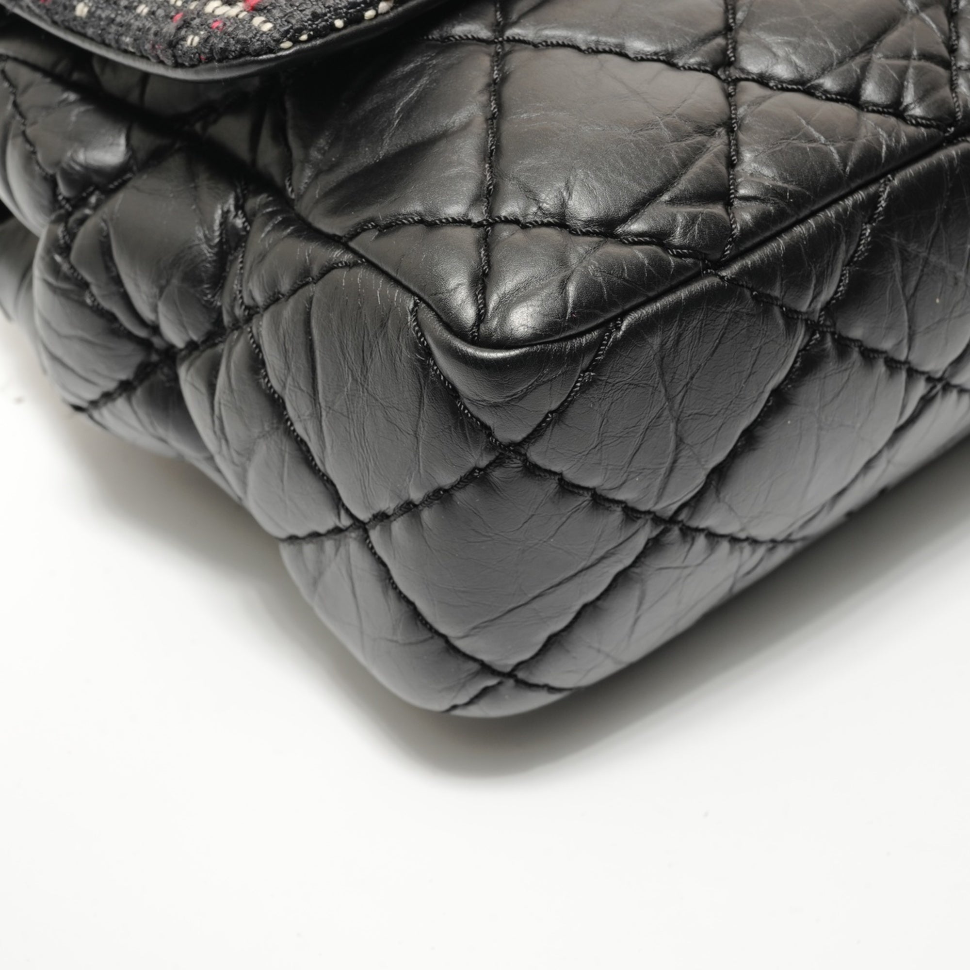 Chanel Matelasse Black Tweed Shoulder Bag (Pre-Owned)