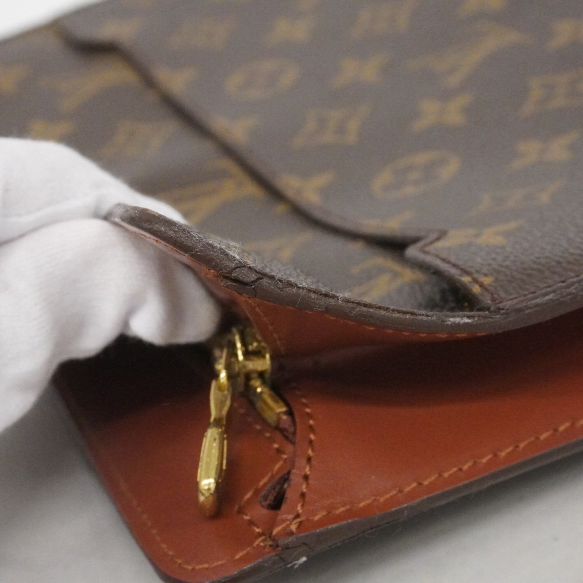 Louis Vuitton Brown Clutch Bag (Pre-Owned)
