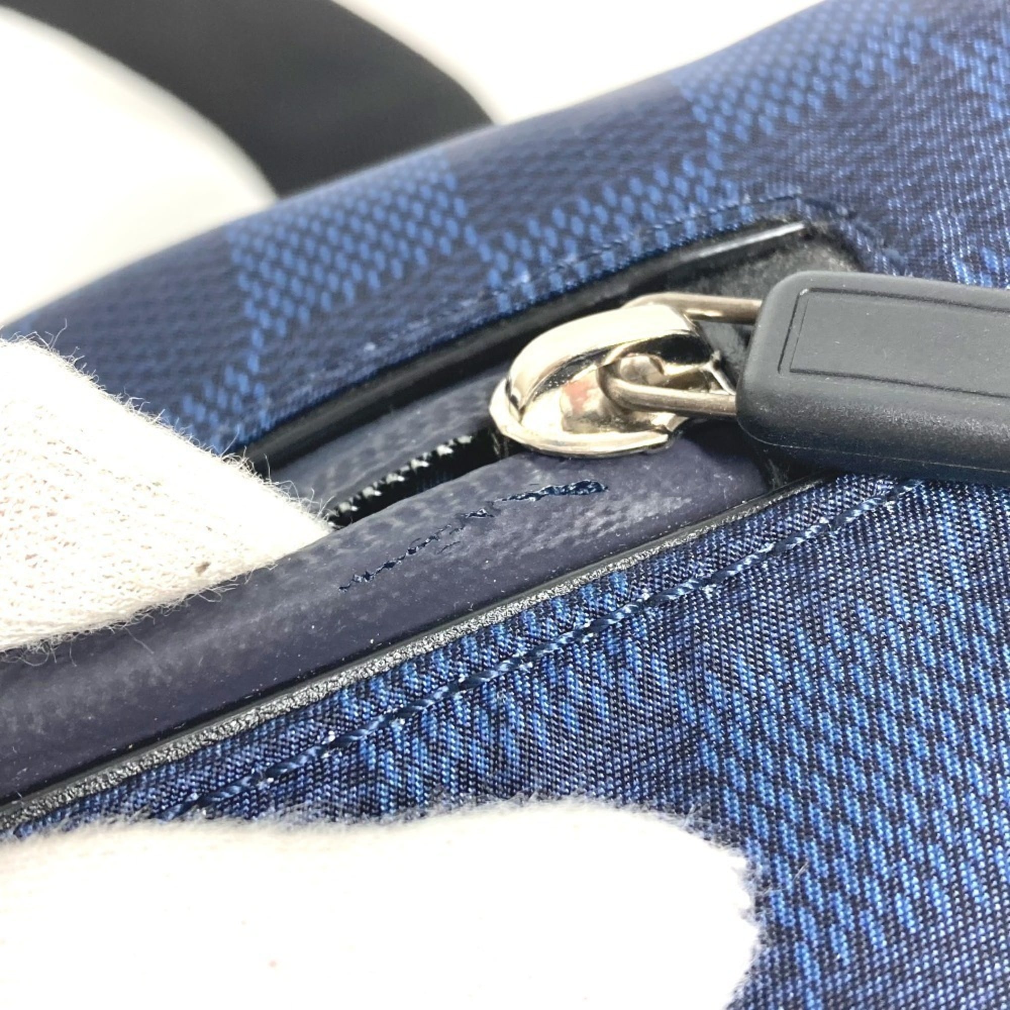 Louis Vuitton Blue Nylon Shoulder Bag (Pre-Owned)