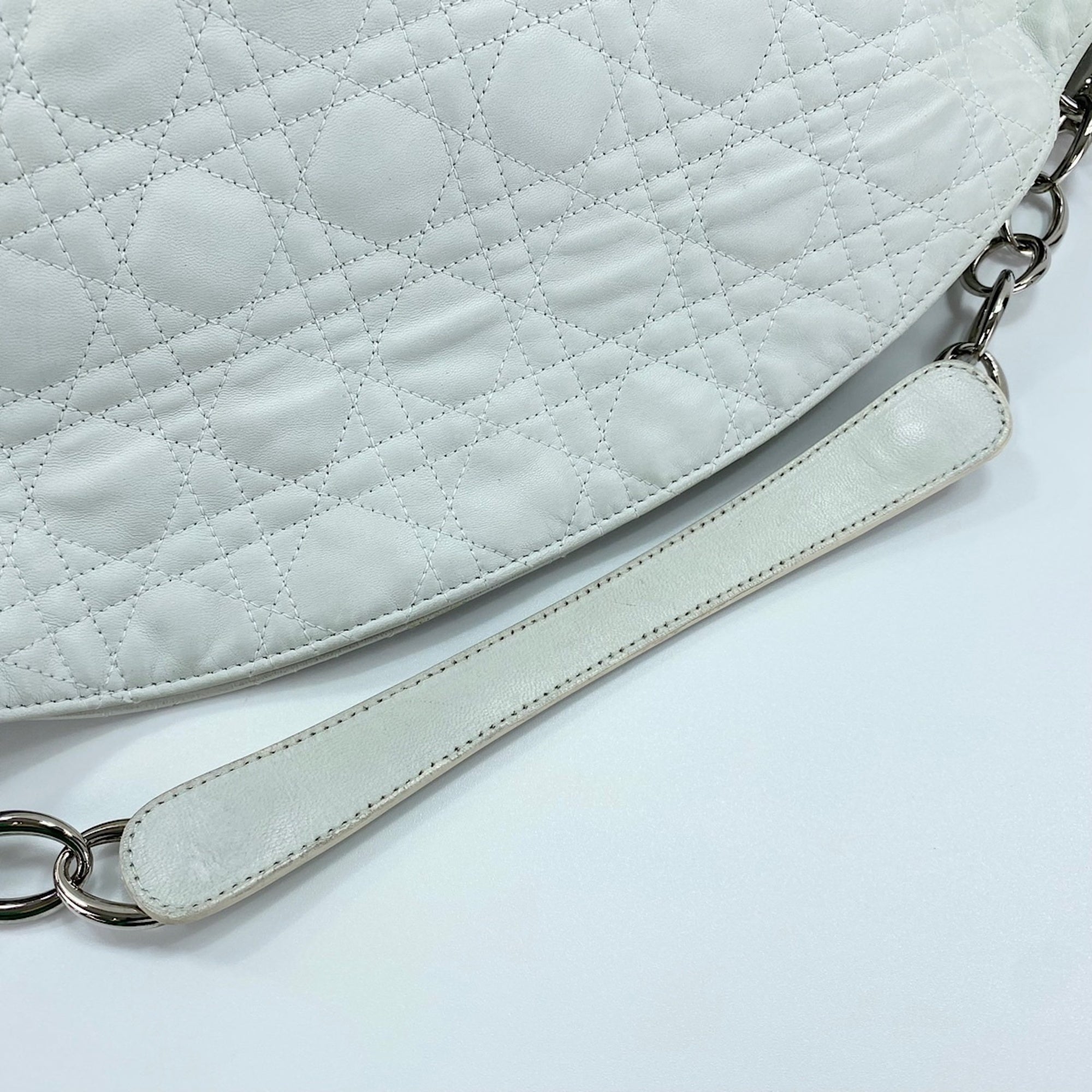 Christian Dior White Shoulder Bag (Pre-Owned)
