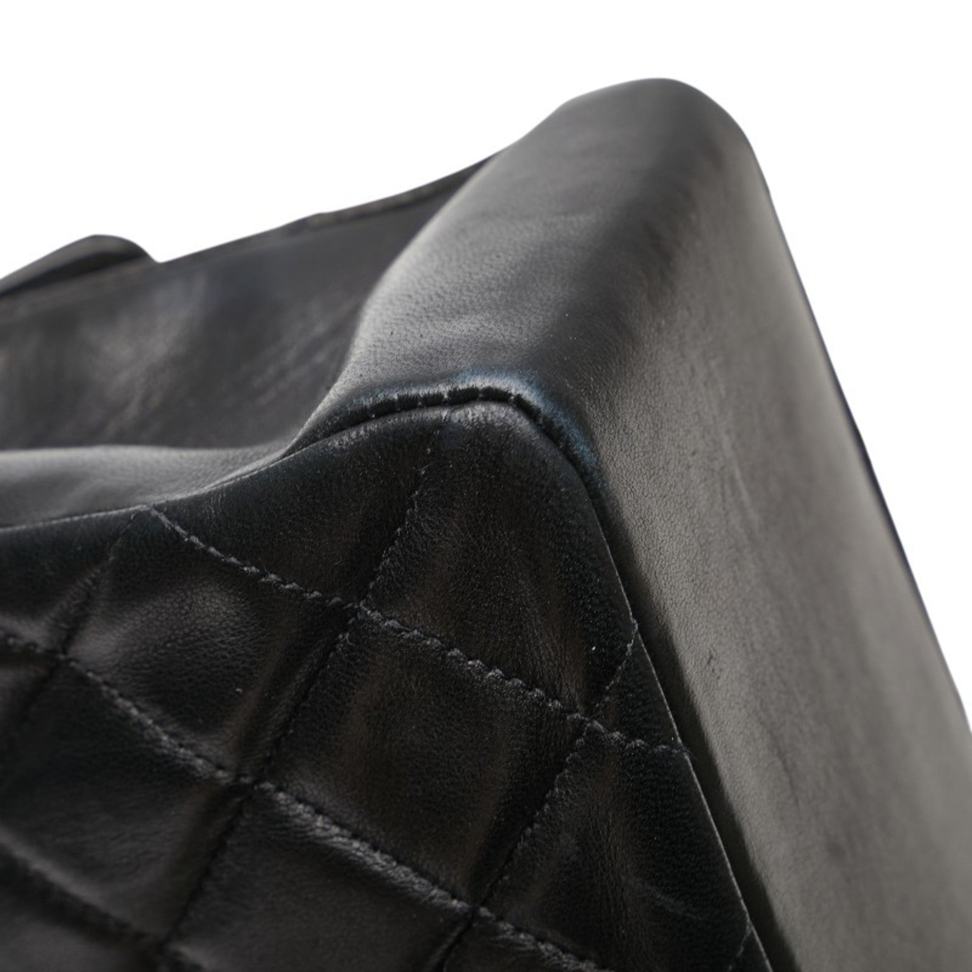 Chanel Matelasse Black Leather Handbag (Pre-Owned)