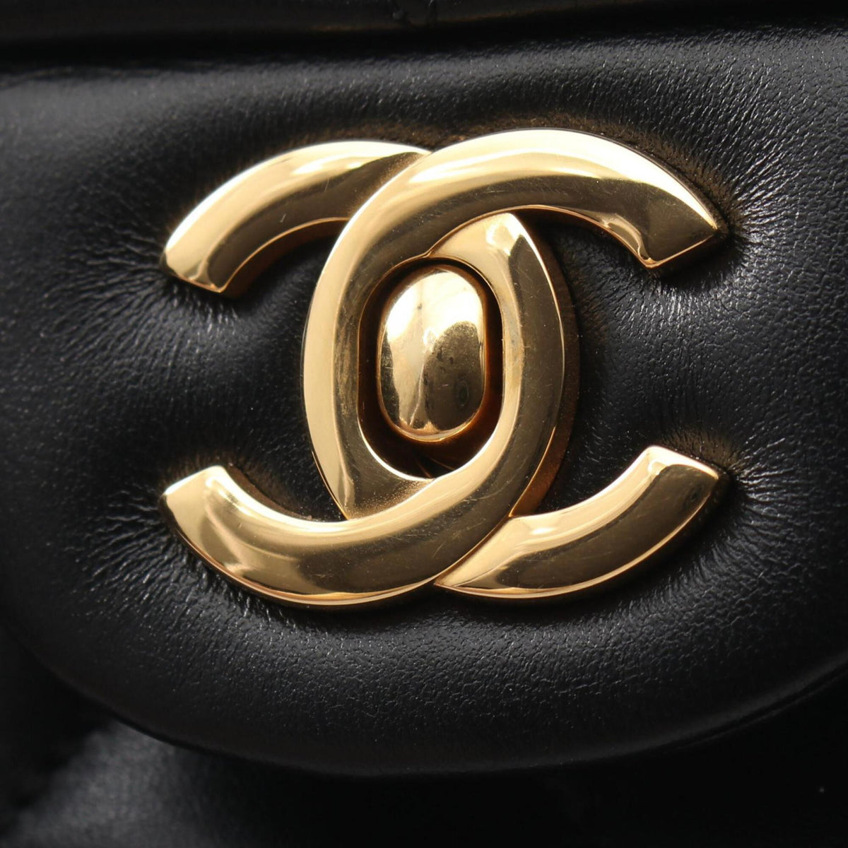 Chanel Black Leather Handbag Shoulder Bag (Pre-Owned)