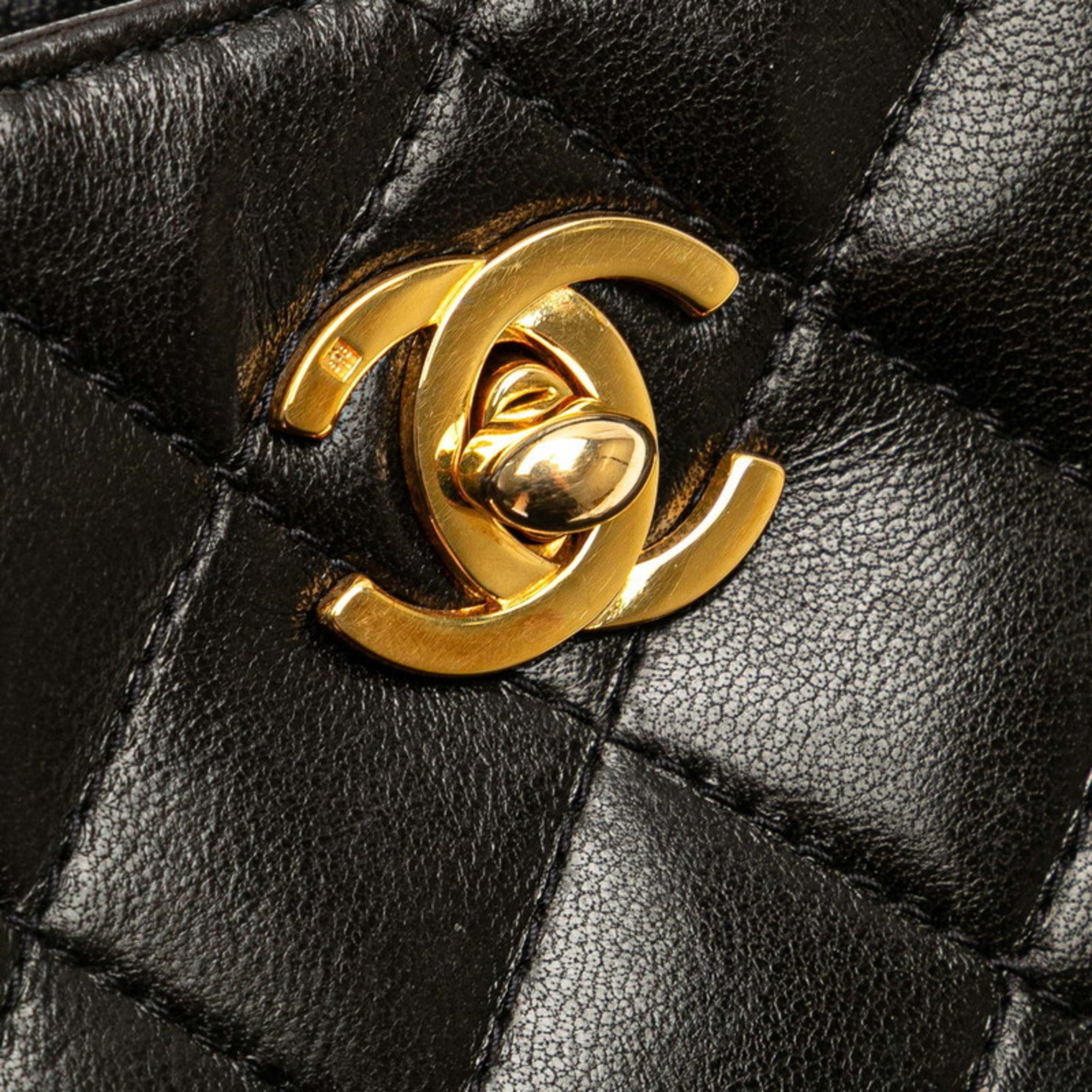 Chanel Black Leather Handbag (Pre-Owned)