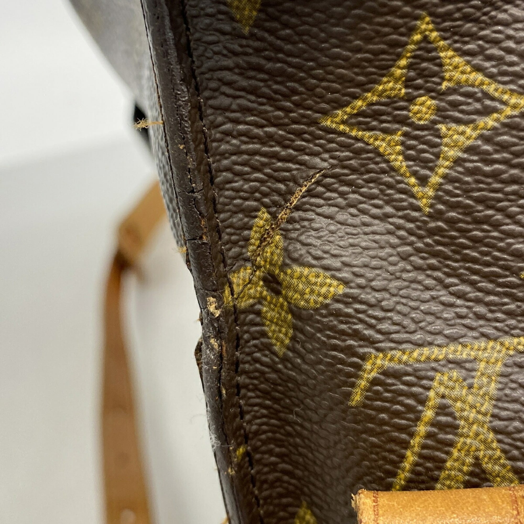 Louis Vuitton Brown Shoulder Bag (Pre-Owned)