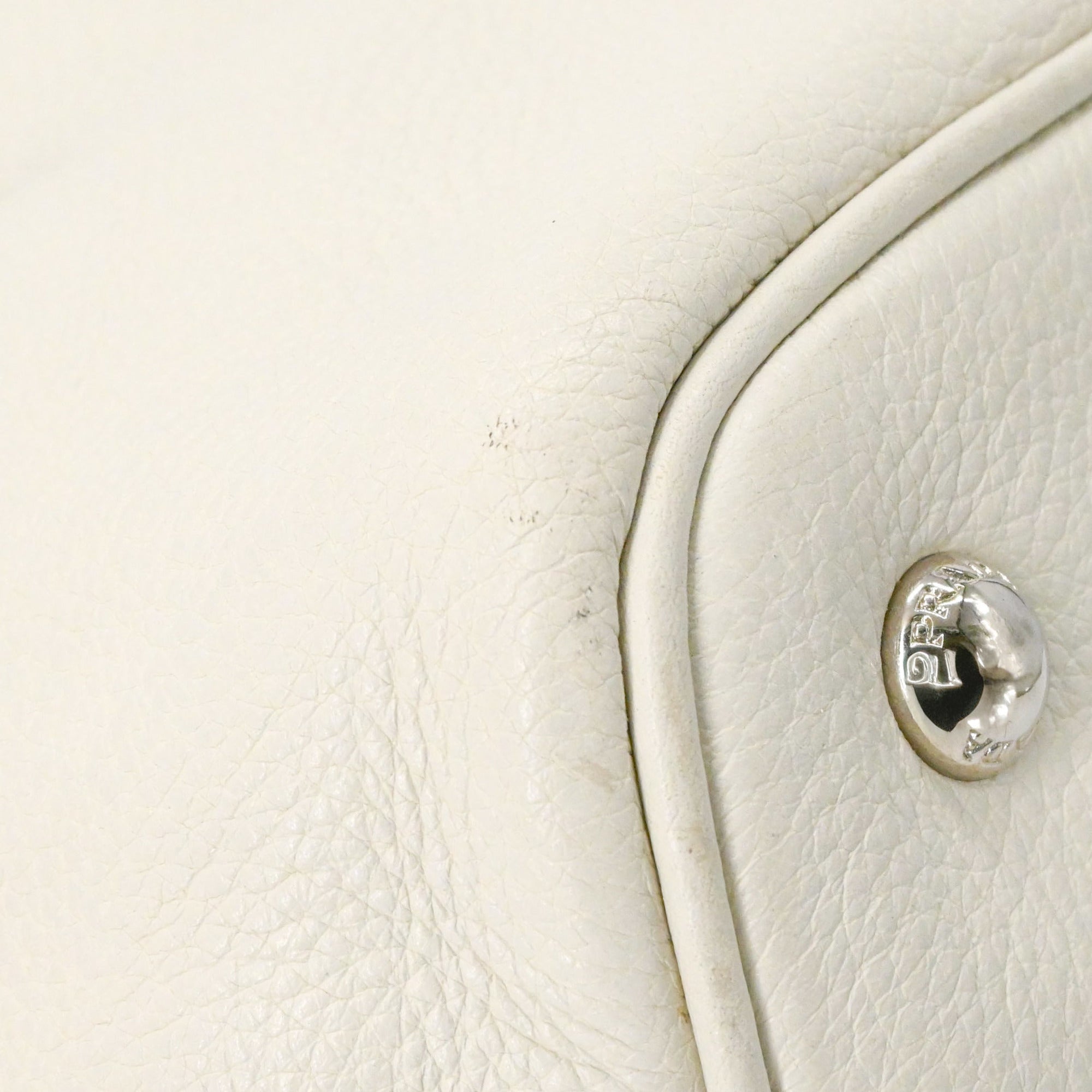 Prada White Leather Shoulder Bag Tote Bag (Pre-Owned)