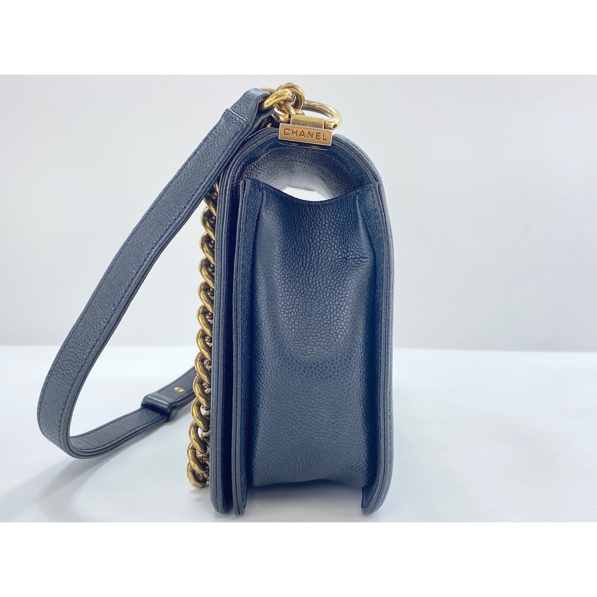 Chanel Navy Shoulder Bag (Pre-Owned)