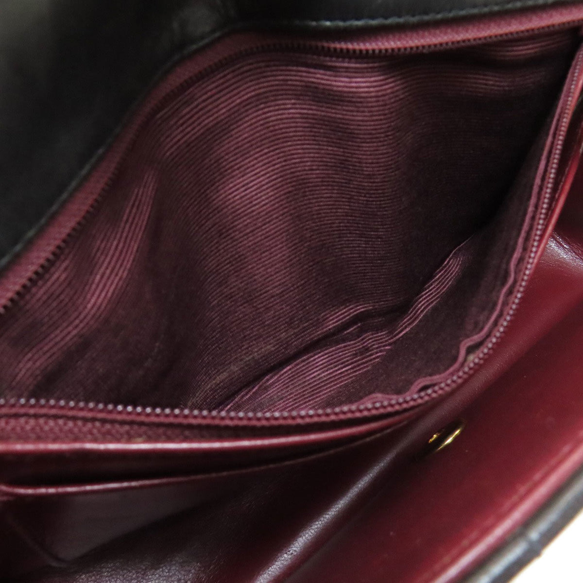 Chanel Black Leather Shoulder Bag (Pre-Owned)