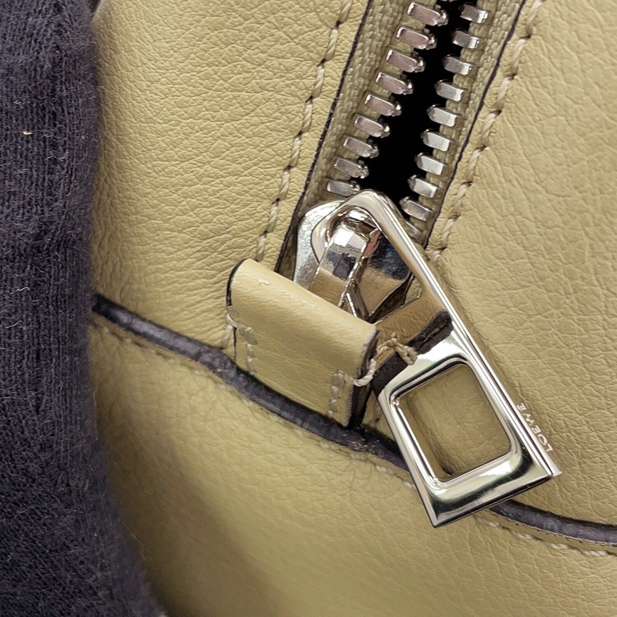 Loewe Beige Leather Handbag (Pre-Owned)