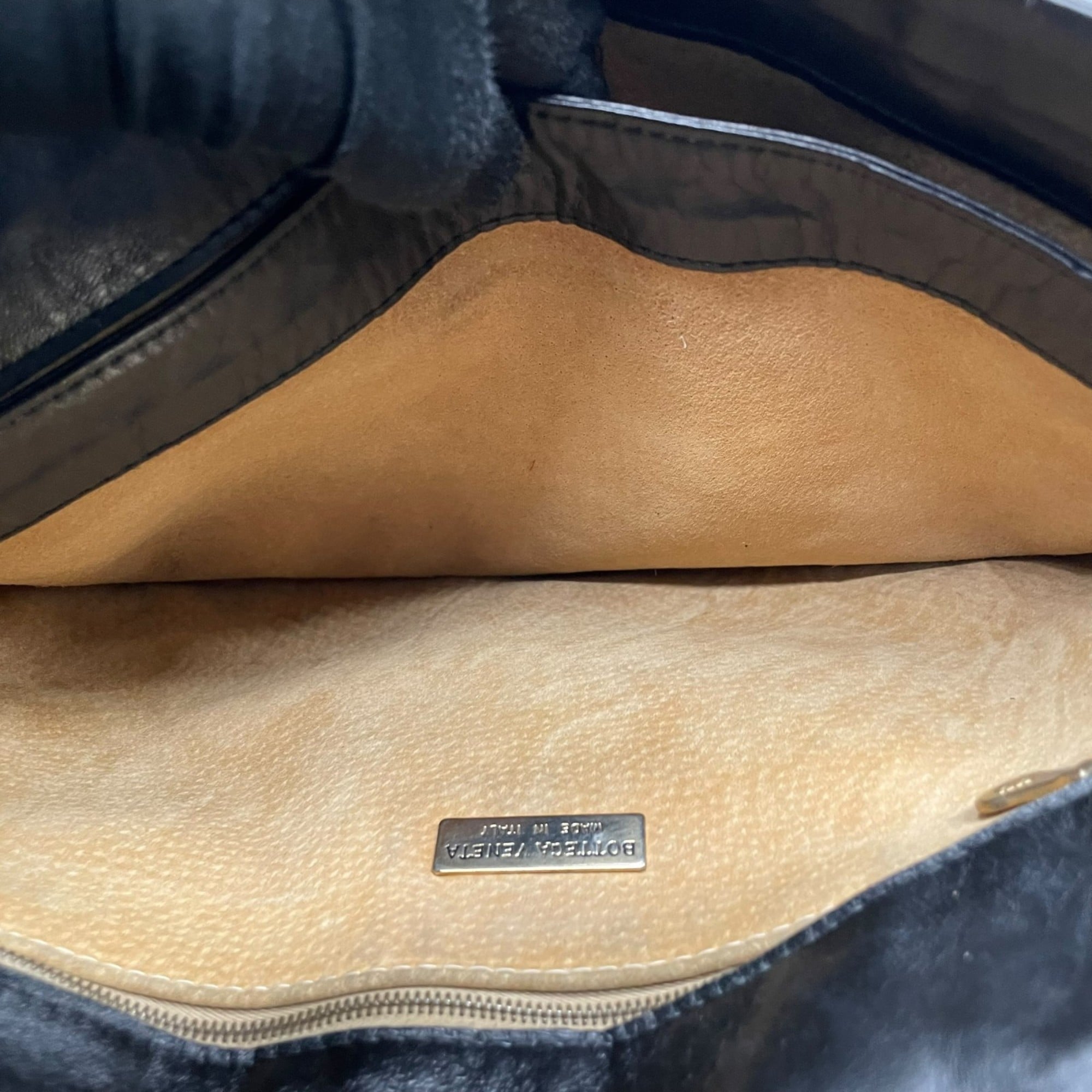 Bottega Veneta Black Intrecciato Shoulder Bag (Pre-Owned)