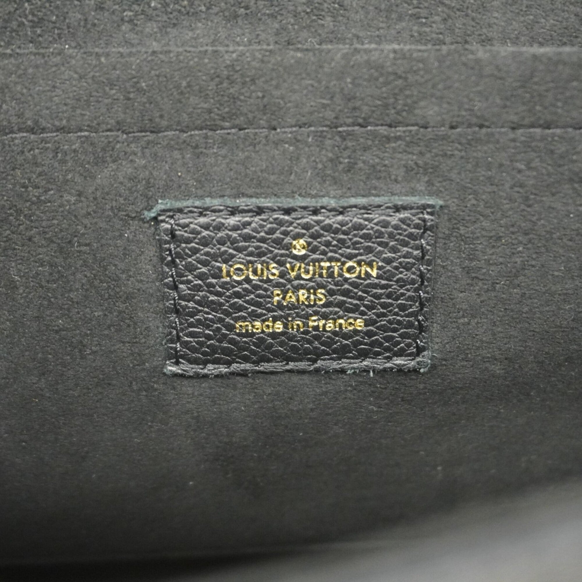 Louis Vuitton Noir Shoulder Bag (Pre-Owned)