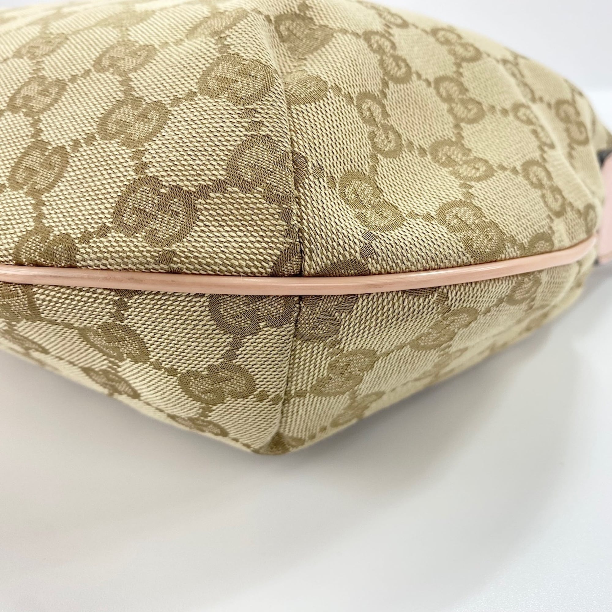 Gucci Beige Shoulder Bag (Pre-Owned)