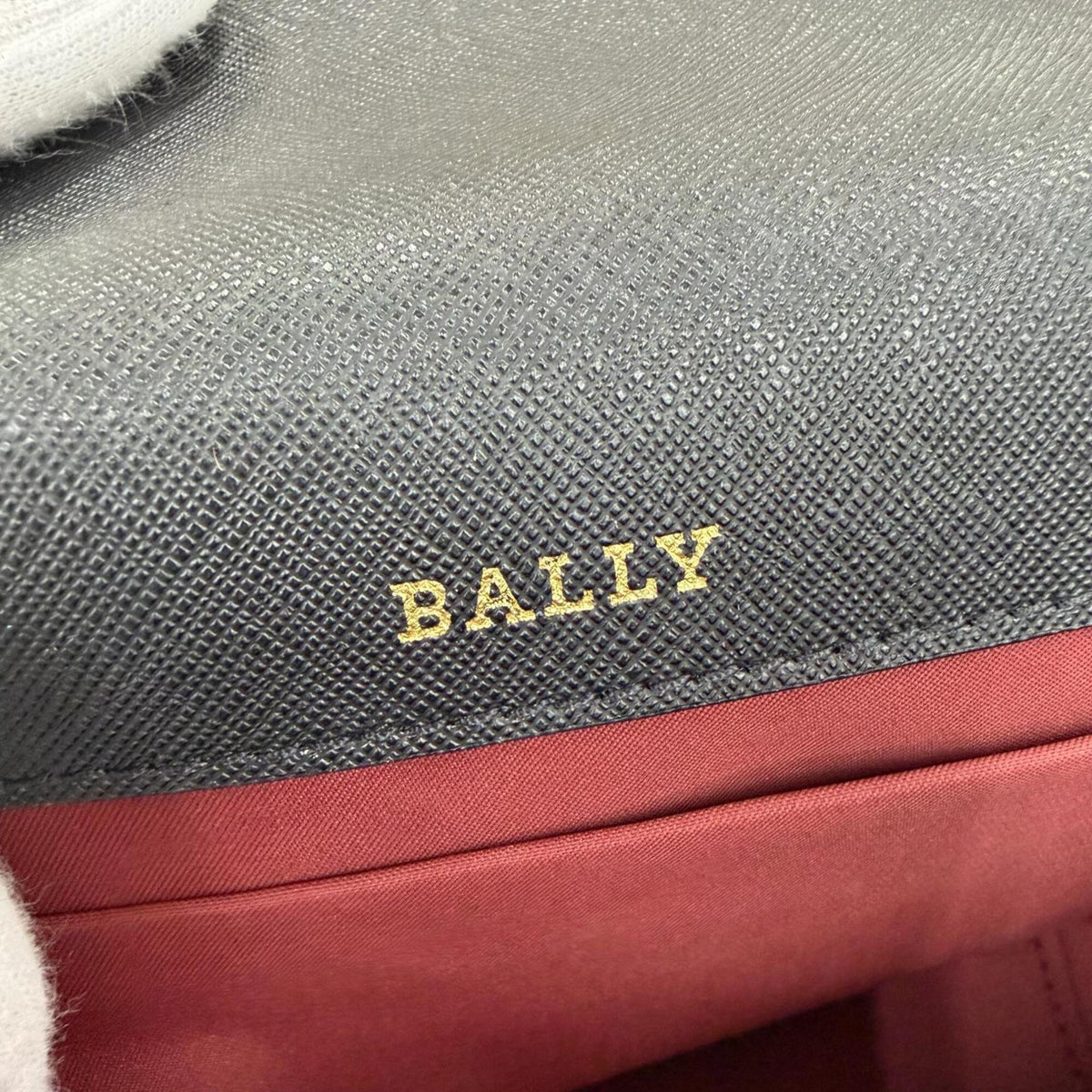 Bally Black Leather Shoulder Bag (Pre-Owned)