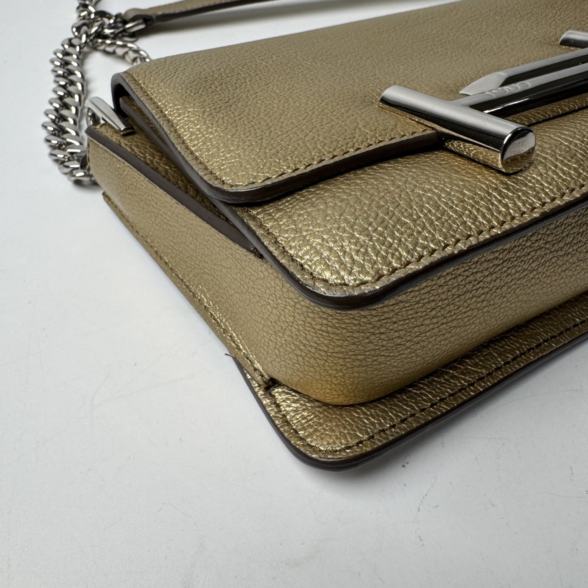 Tod's Gold Leather Shoulder Bag (Pre-Owned)
