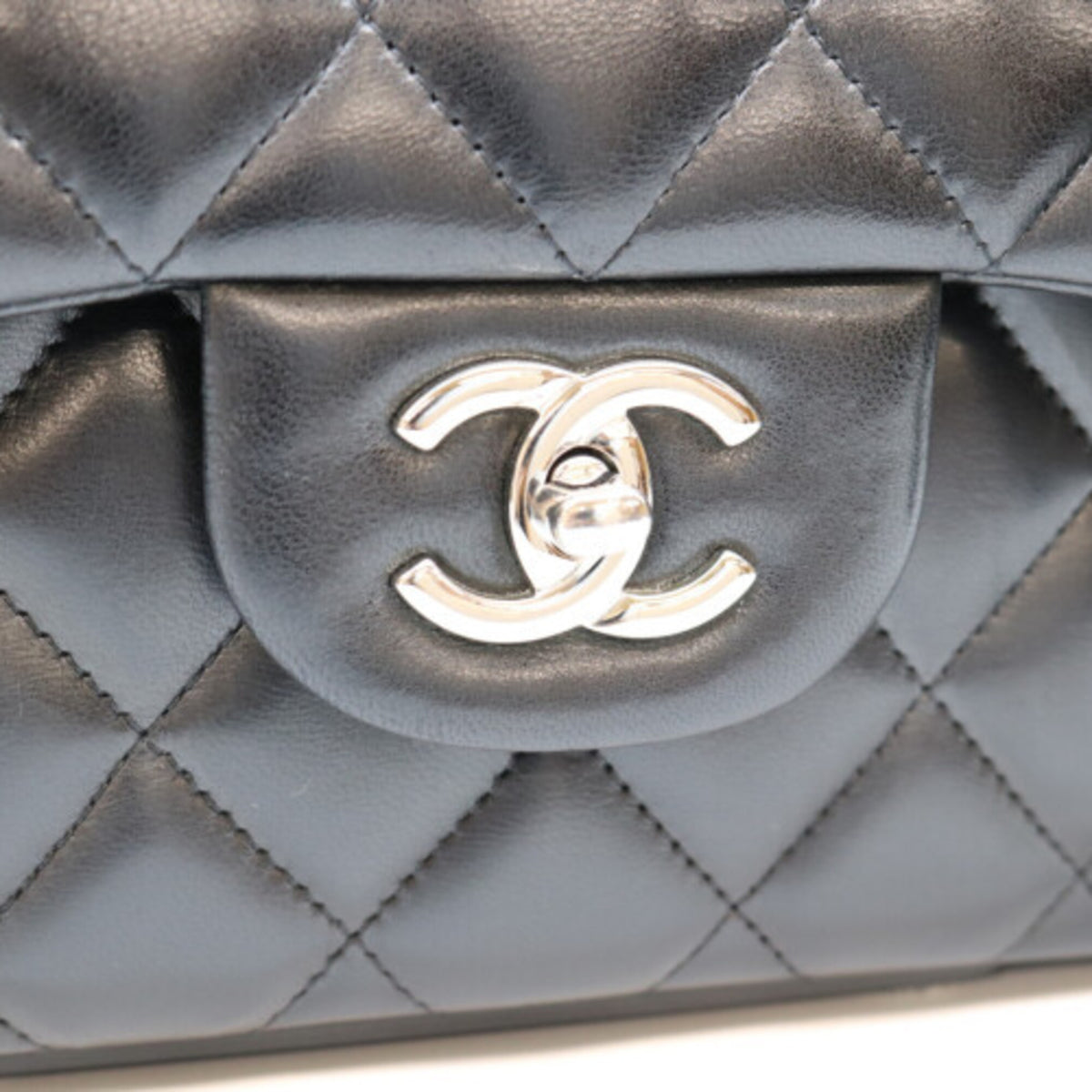 Chanel Brown Leather Shoulder Bag (Pre-Owned)